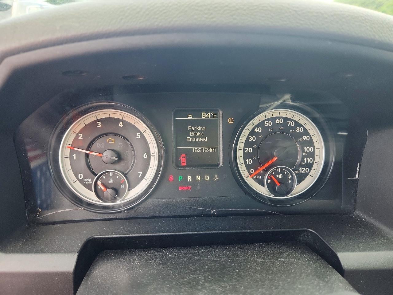2014 Ram 1500 St Red vin: 3C6JR7DG5EG307328
