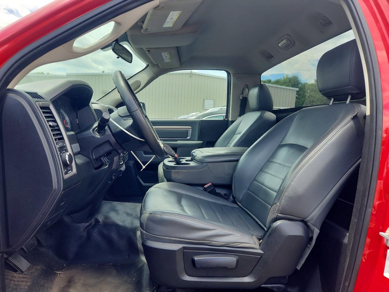 2014 Ram 1500 St Red vin: 3C6JR7DG5EG307328