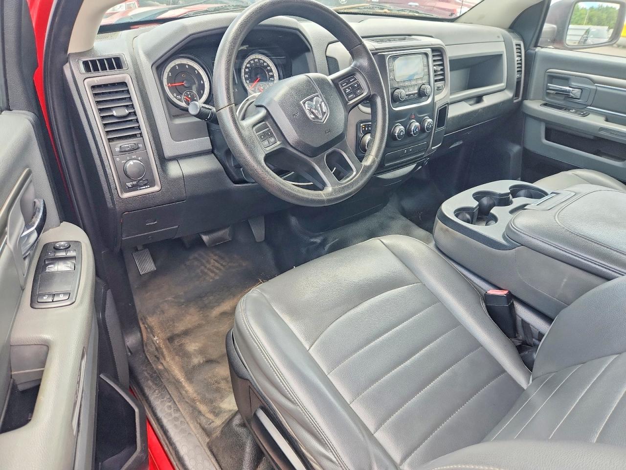2014 Ram 1500 St Red vin: 3C6JR7DG5EG307328