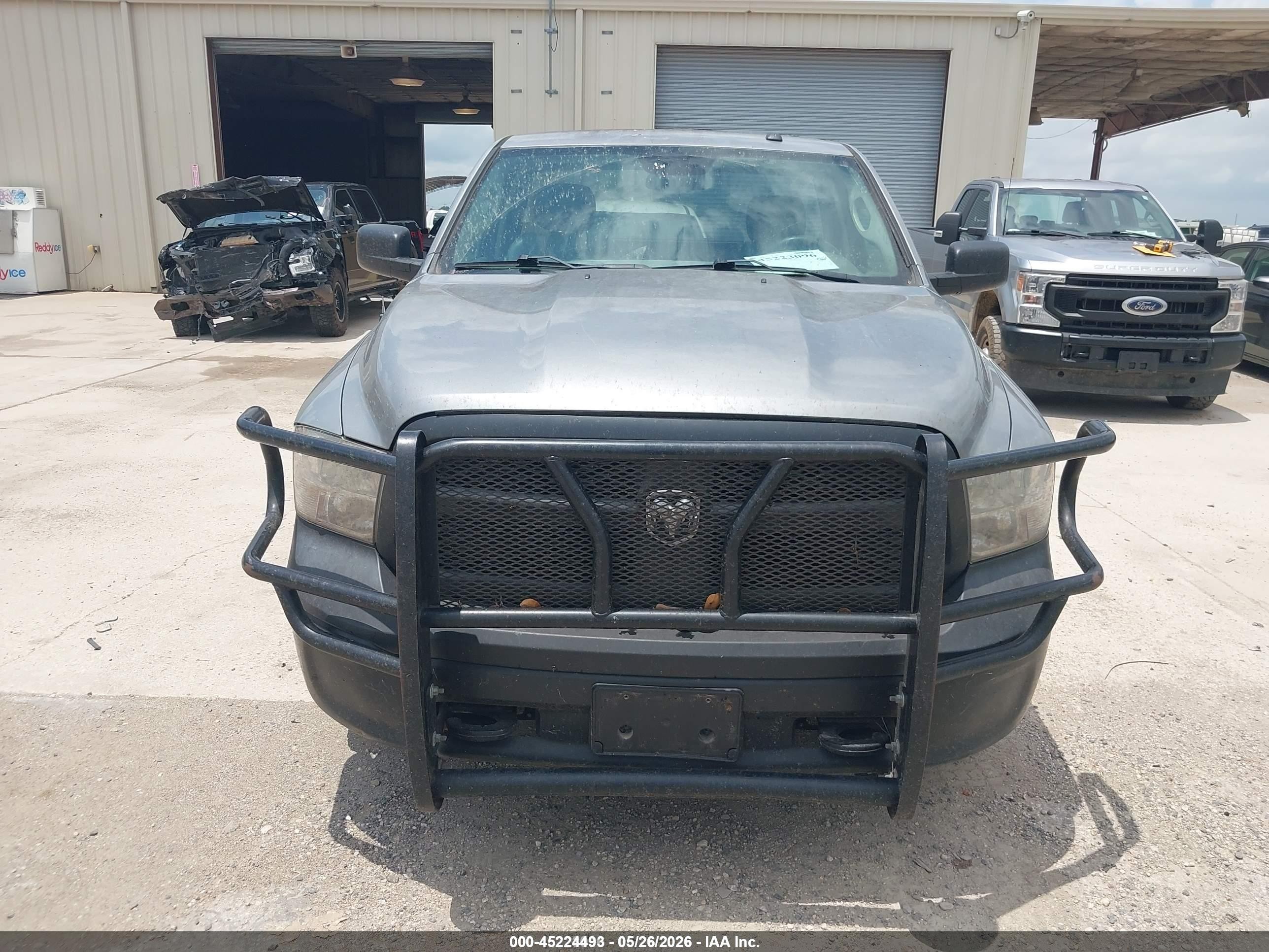 2021 Ram 1500 Classic Tradesman  4x4 8' Box Серебряный vin: 3C6JR7DG6MG635226