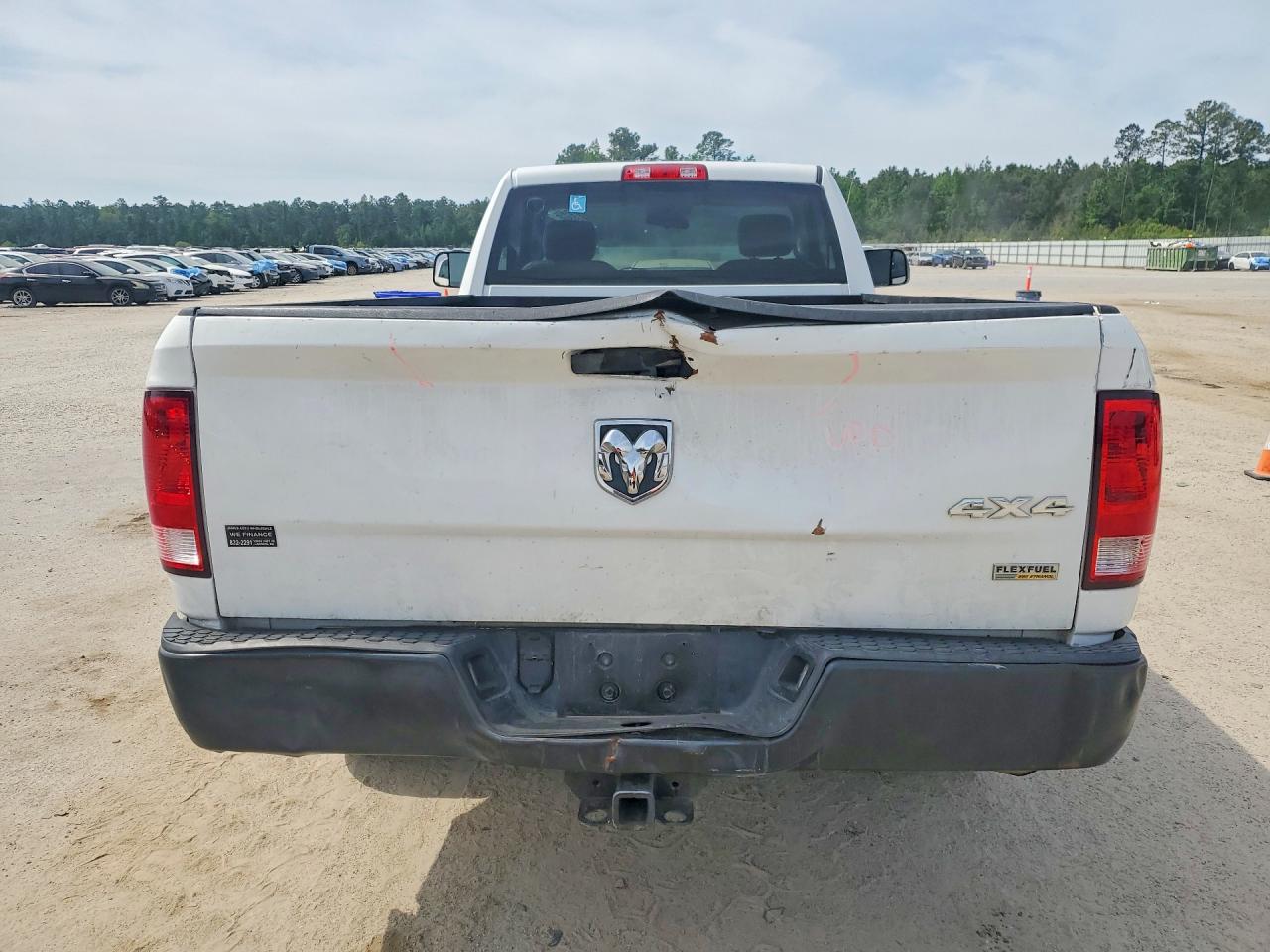 2015 Ram 1500 St Белый vin: 3C6JR7DGXFG604581