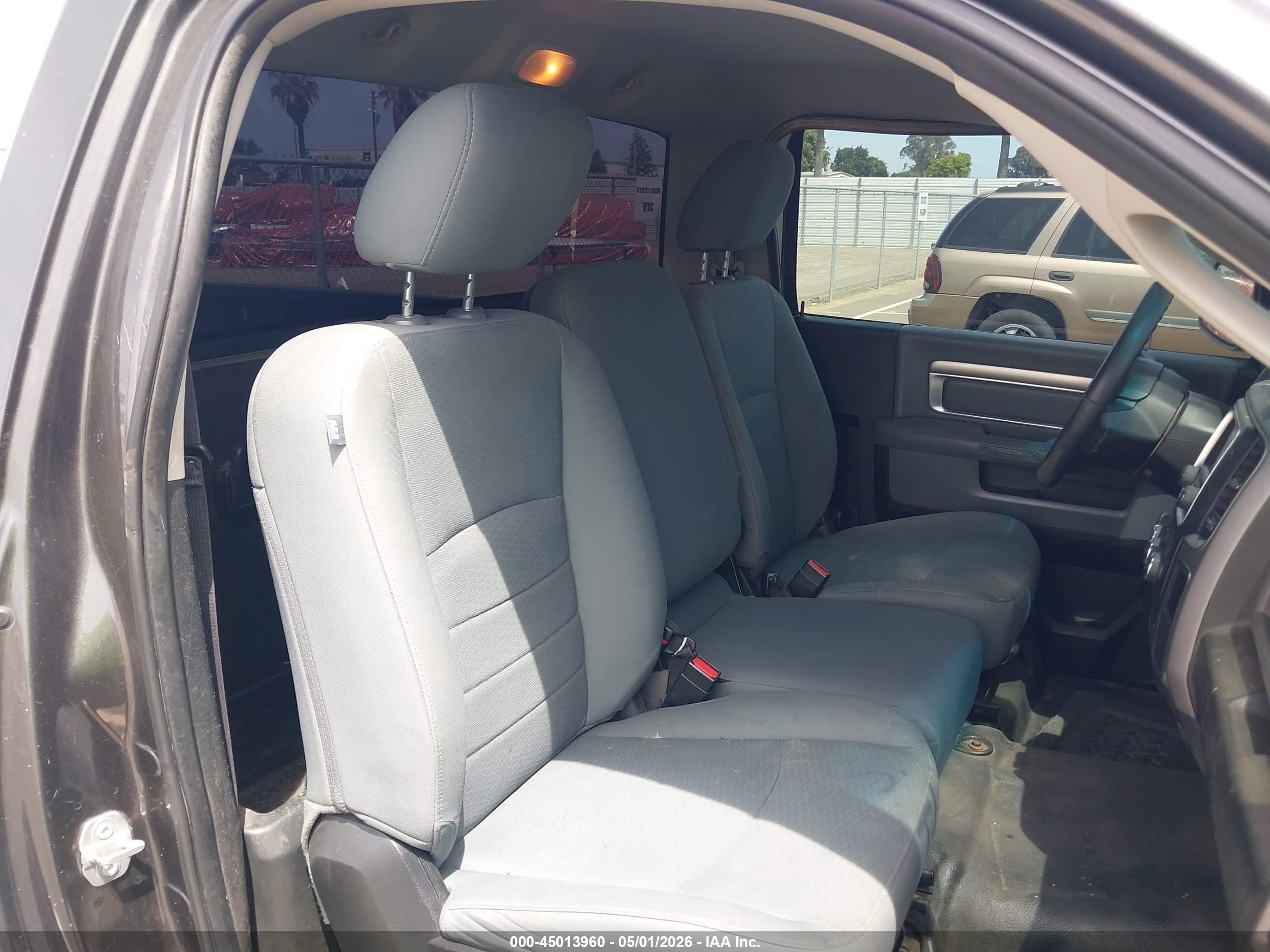 2017 Ram 1500 Tradesman  4x4 8' Box Серый vin: 3C6JR7DT8HG531081