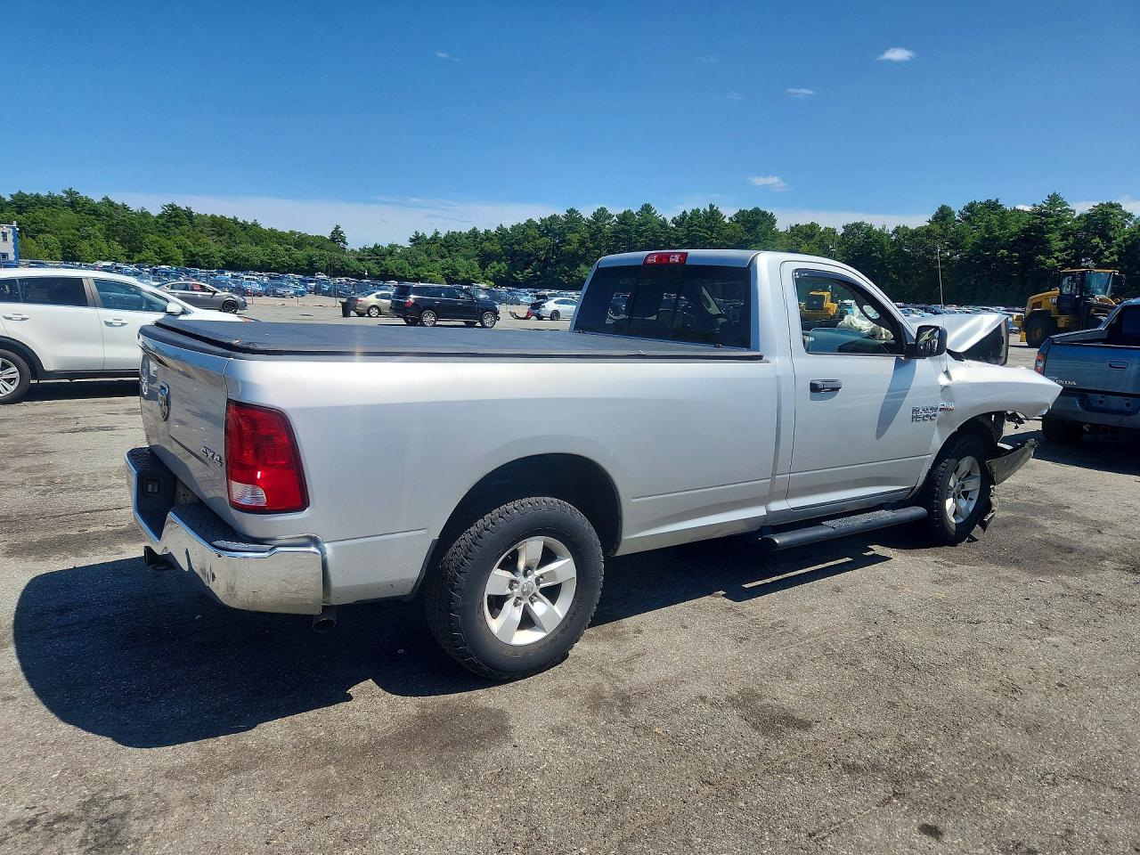 2015 Ram 1500 St White vin: 3C6JR7DT9FG560425