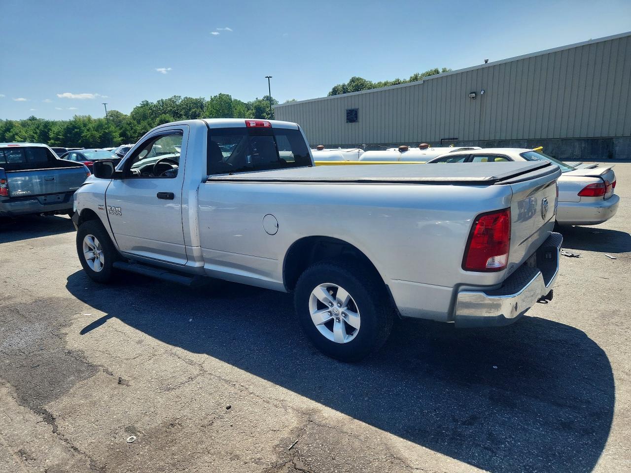 2015 Ram 1500 St White vin: 3C6JR7DT9FG560425