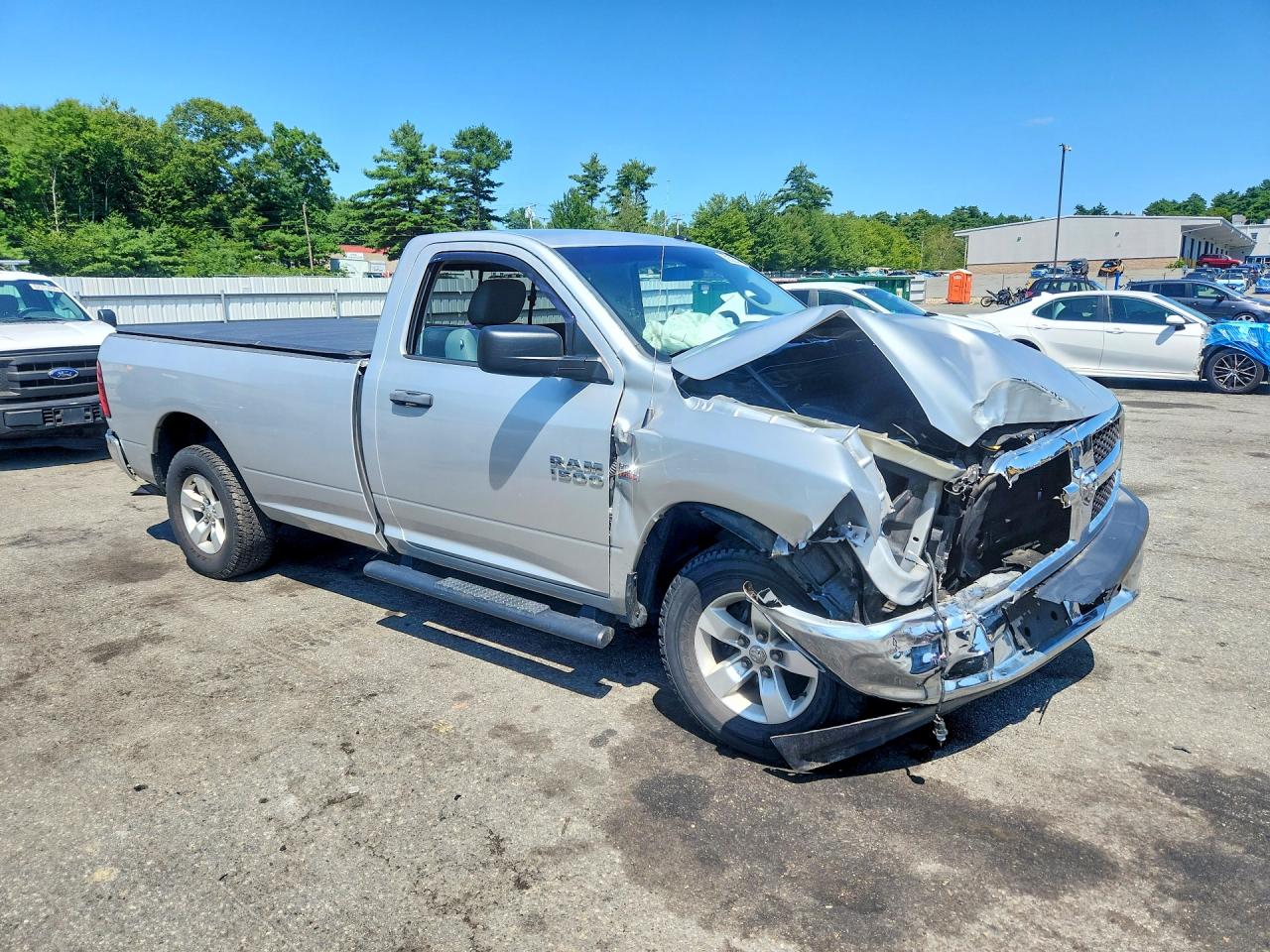 2015 Ram 1500 St White vin: 3C6JR7DT9FG560425