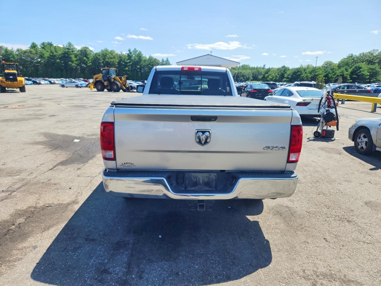 2015 Ram 1500 St White vin: 3C6JR7DT9FG560425