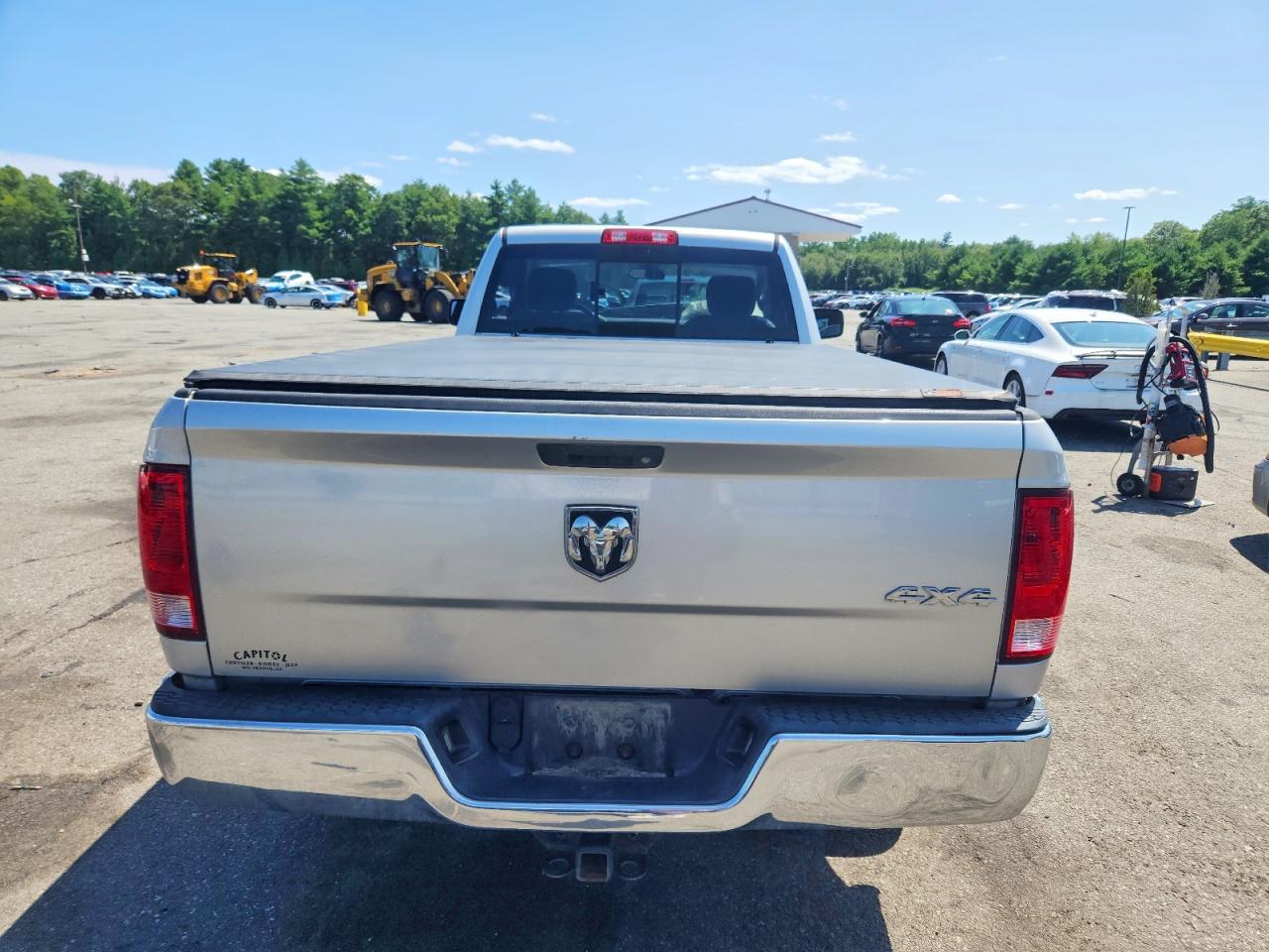 2015 Ram 1500 St White vin: 3C6JR7DT9FG560425