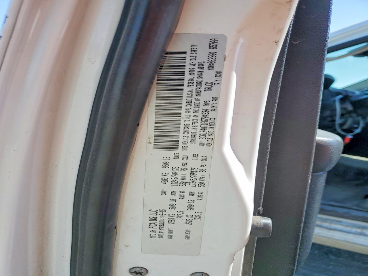 2015 Ram 2500 St White vin: 3C6LR4AT1FG704934