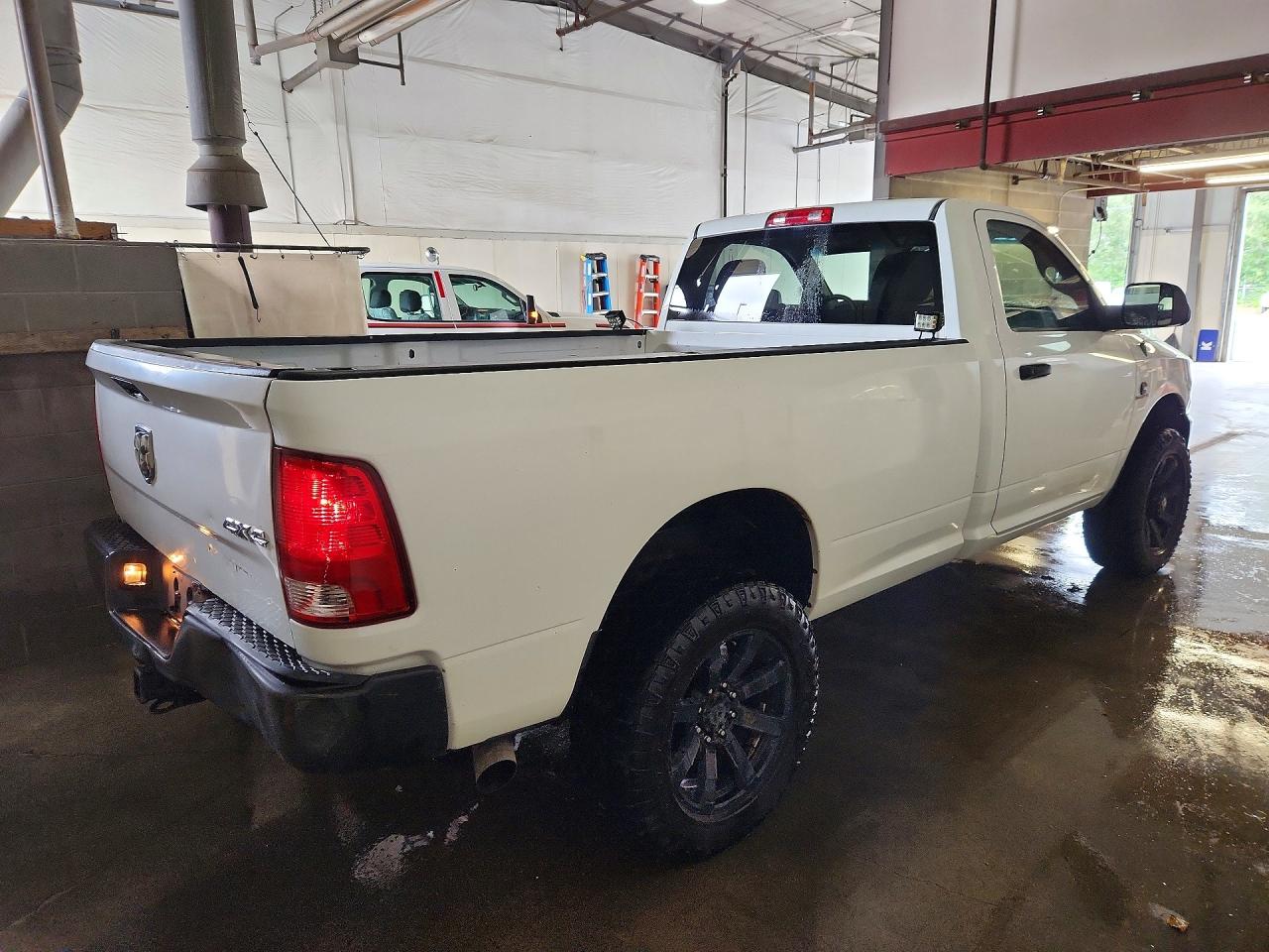 2013 Ram 2500 St Белый vin: 3C6LR5AL7DG532329