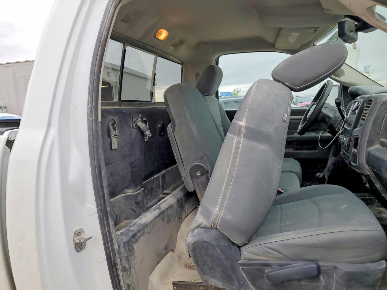 2014 Ram 2500 St White vin: 3C6LR5AT0EG304979