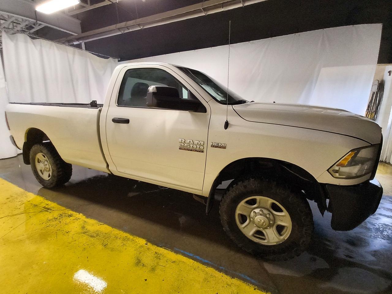 2014 Ram 2500 St White vin: 3C6LR5AT3EG319122