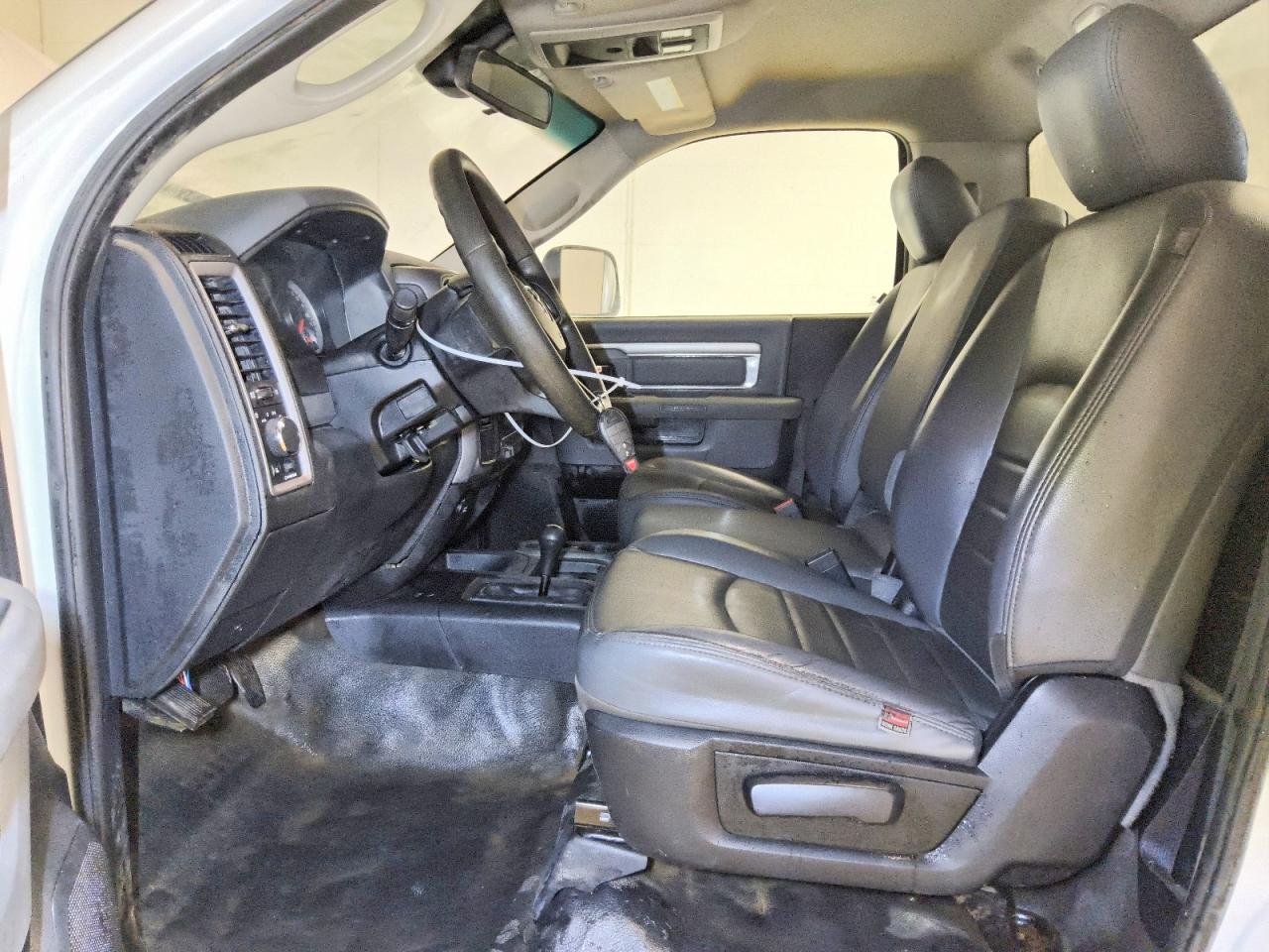 2014 Ram 2500 St White vin: 3C6LR5AT3EG319122