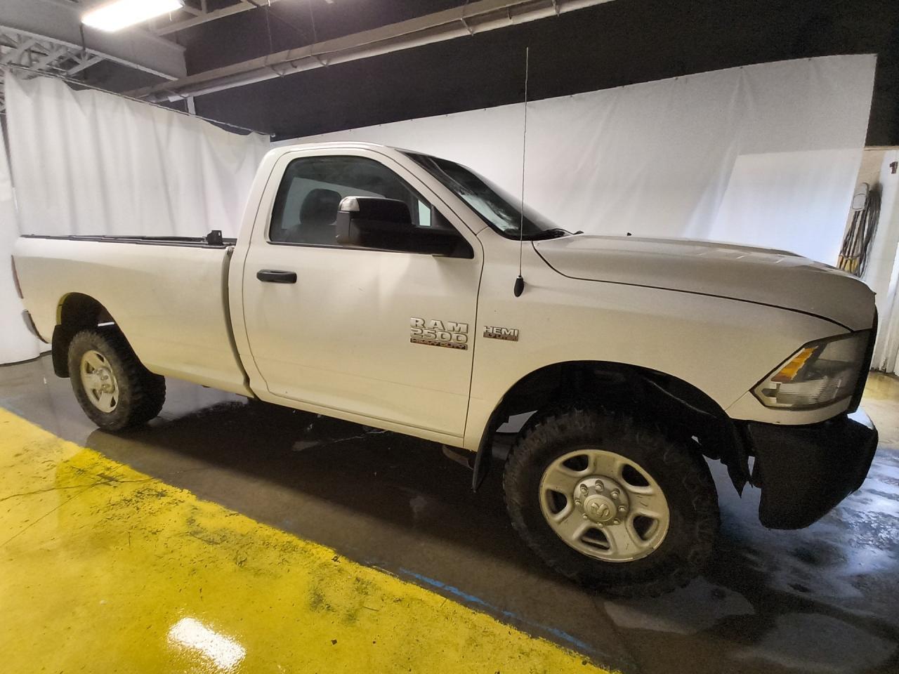 2014 Ram 2500 St White vin: 3C6LR5AT3EG319122 Damage: Right Front Door, Dent(S) W/ Paint Dmg, 1/8 To 1/2 Inch
