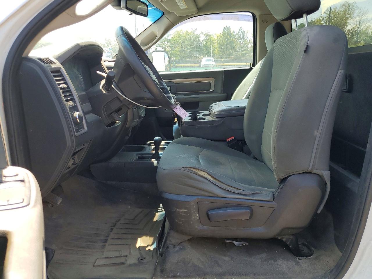 2015 Ram 2500 St White vin: 3C6LR5AT6FG656515