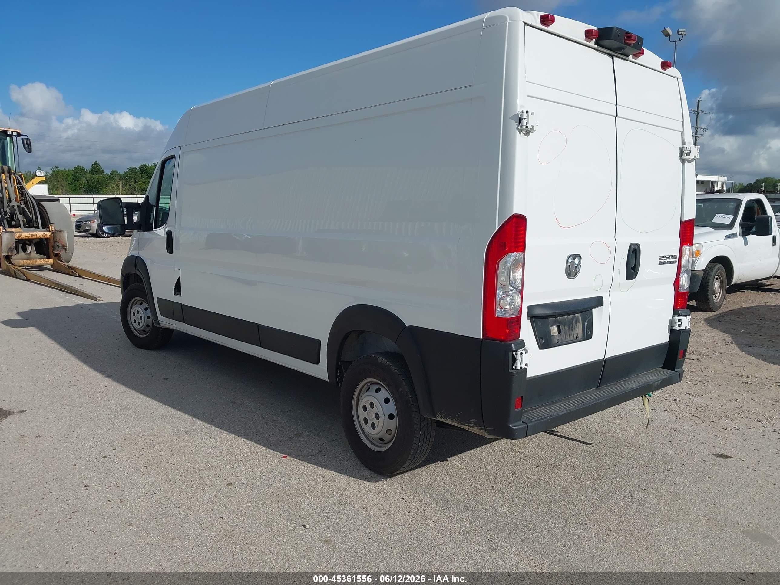 2023 Ram Promaster 2500   Белый vin: 3C6LRVDG1PE560688