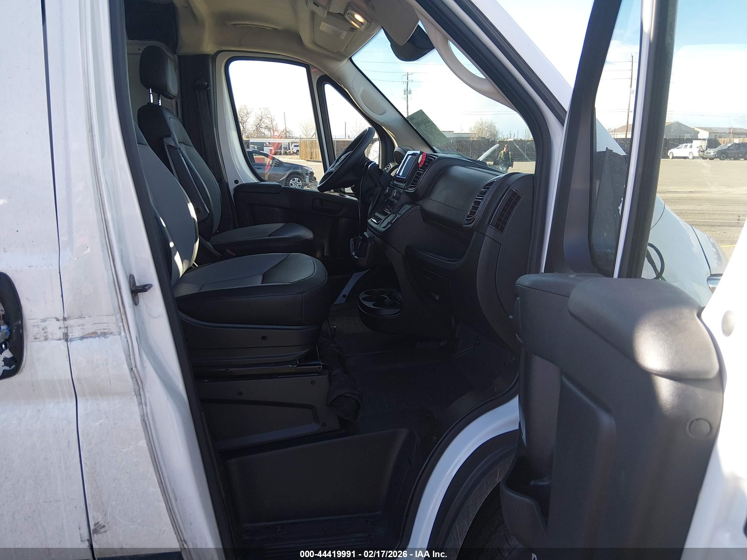 2025 Ram Promaster 2500 Tradesman Low Roof 136 Wb W/pass Seat White vin: 3C6LRVVGXSE512209