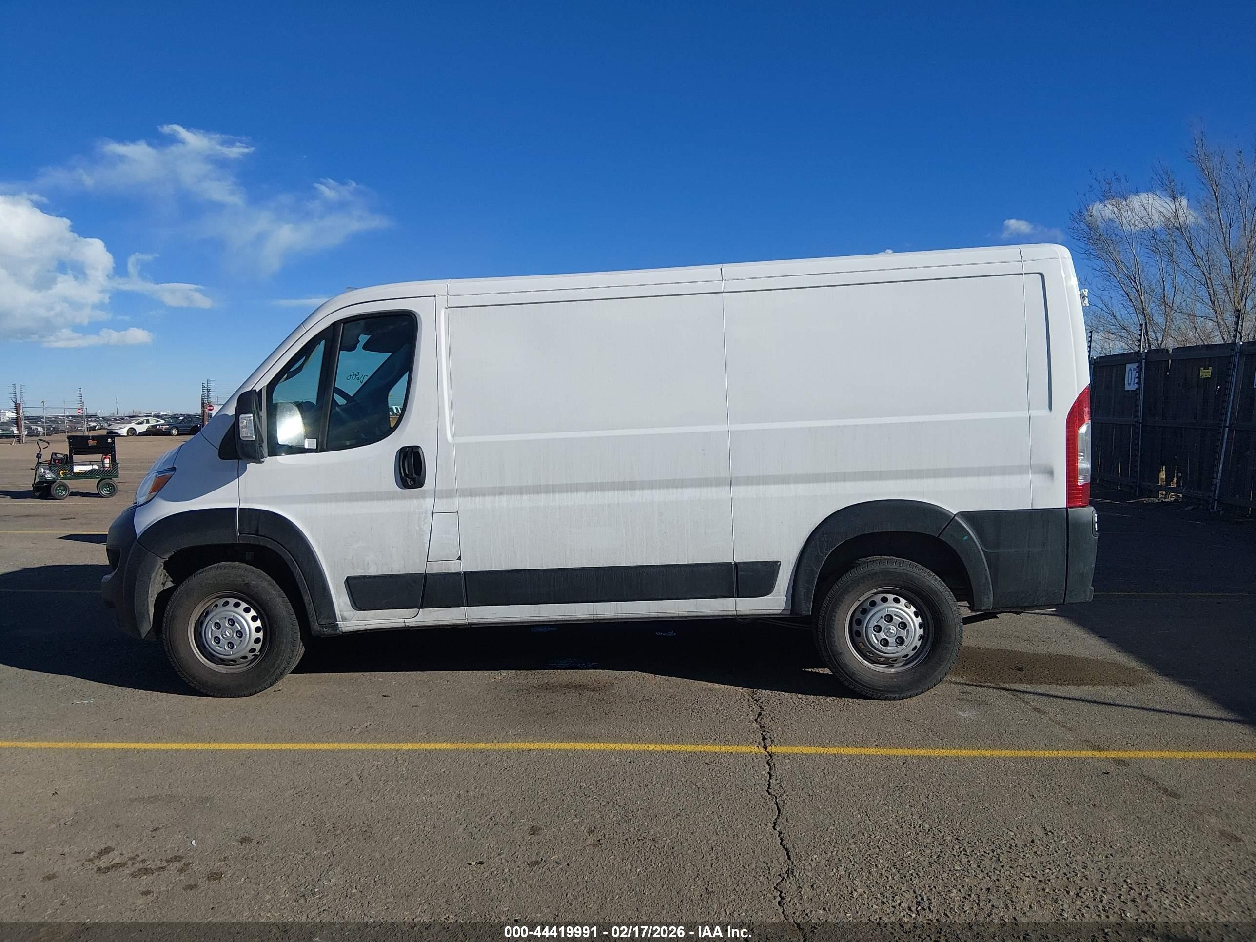 2025 Ram Promaster 2500 Tradesman Low Roof 136 Wb W/pass Seat White vin: 3C6LRVVGXSE512209