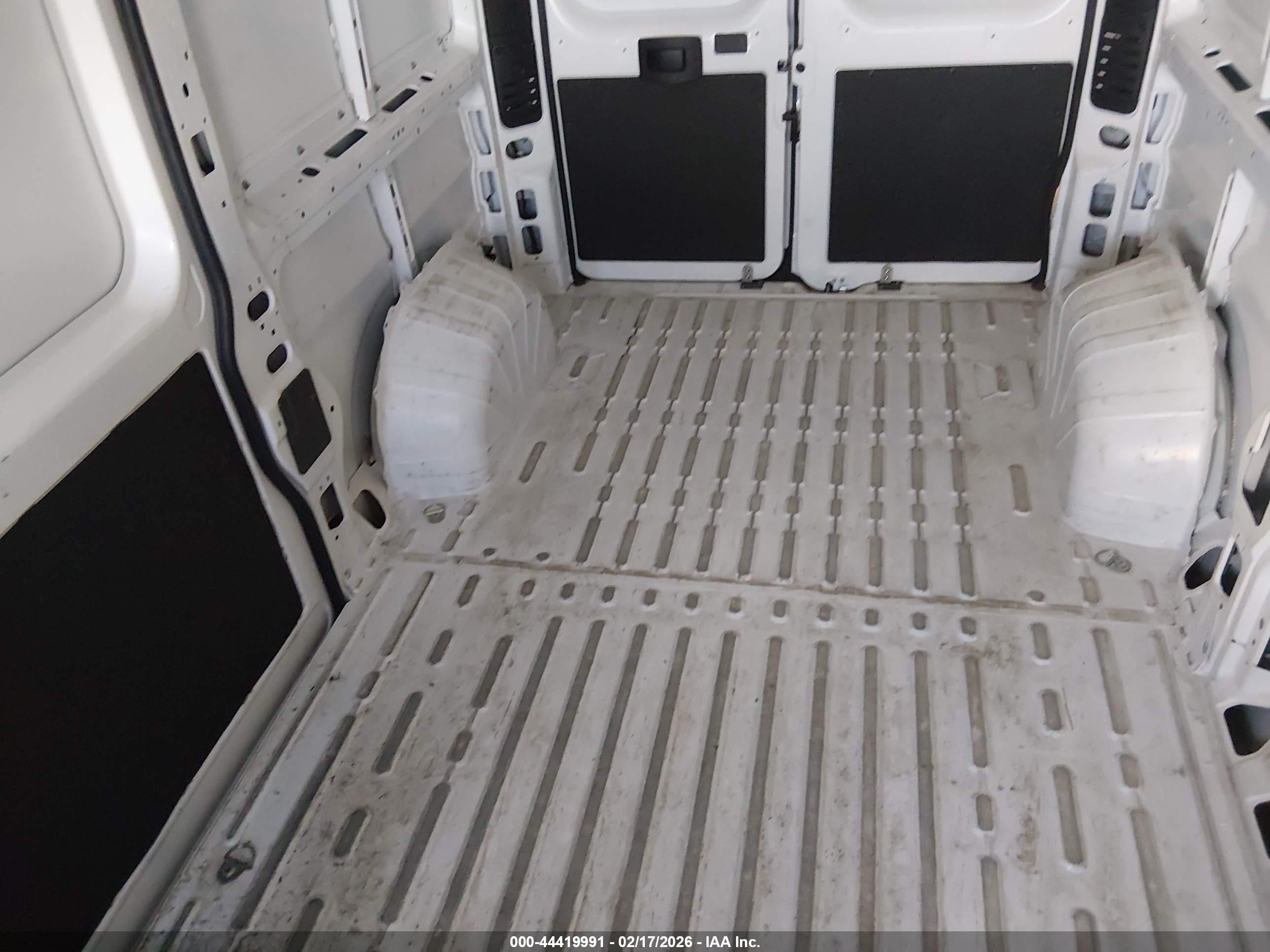 2025 Ram Promaster 2500 Tradesman Low Roof 136 Wb W/pass Seat White vin: 3C6LRVVGXSE512209