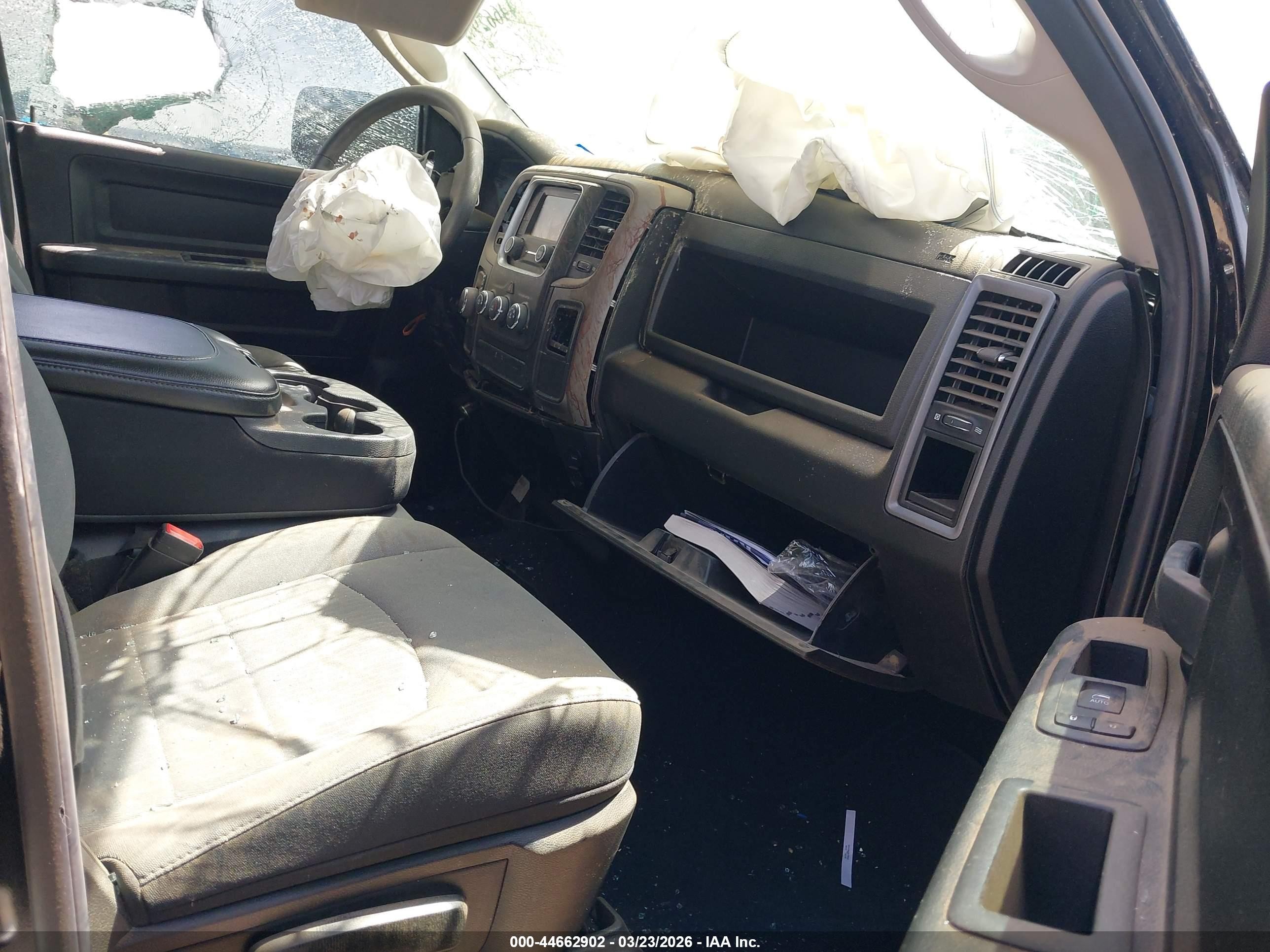 2022 Ram 1500 Classic Tradesman  4x2 5'7 Box Черный vin: 3C6RR6KGXNG310385
