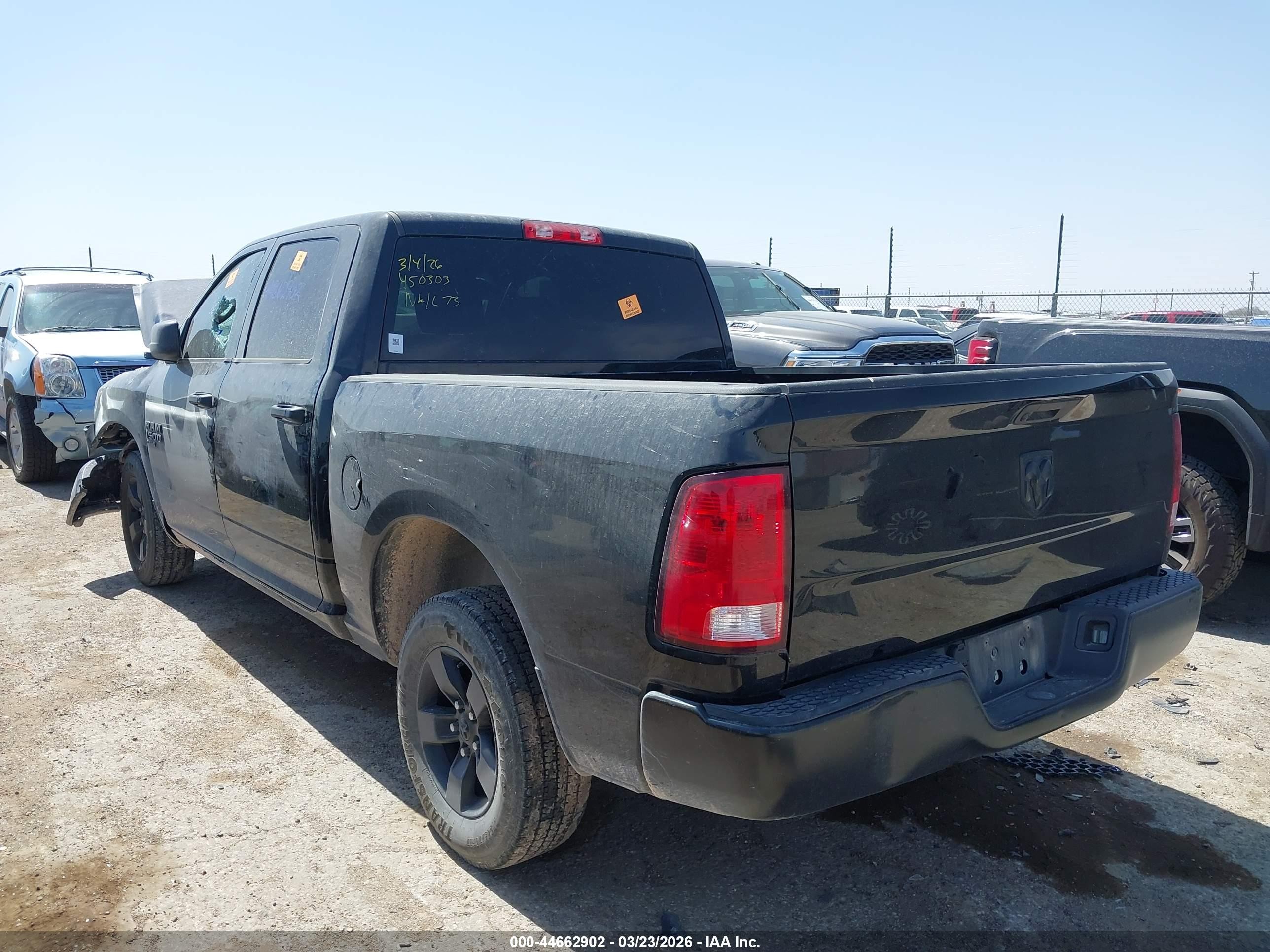 2022 Ram 1500 Classic Tradesman  4x2 5'7 Box Черный vin: 3C6RR6KGXNG310385