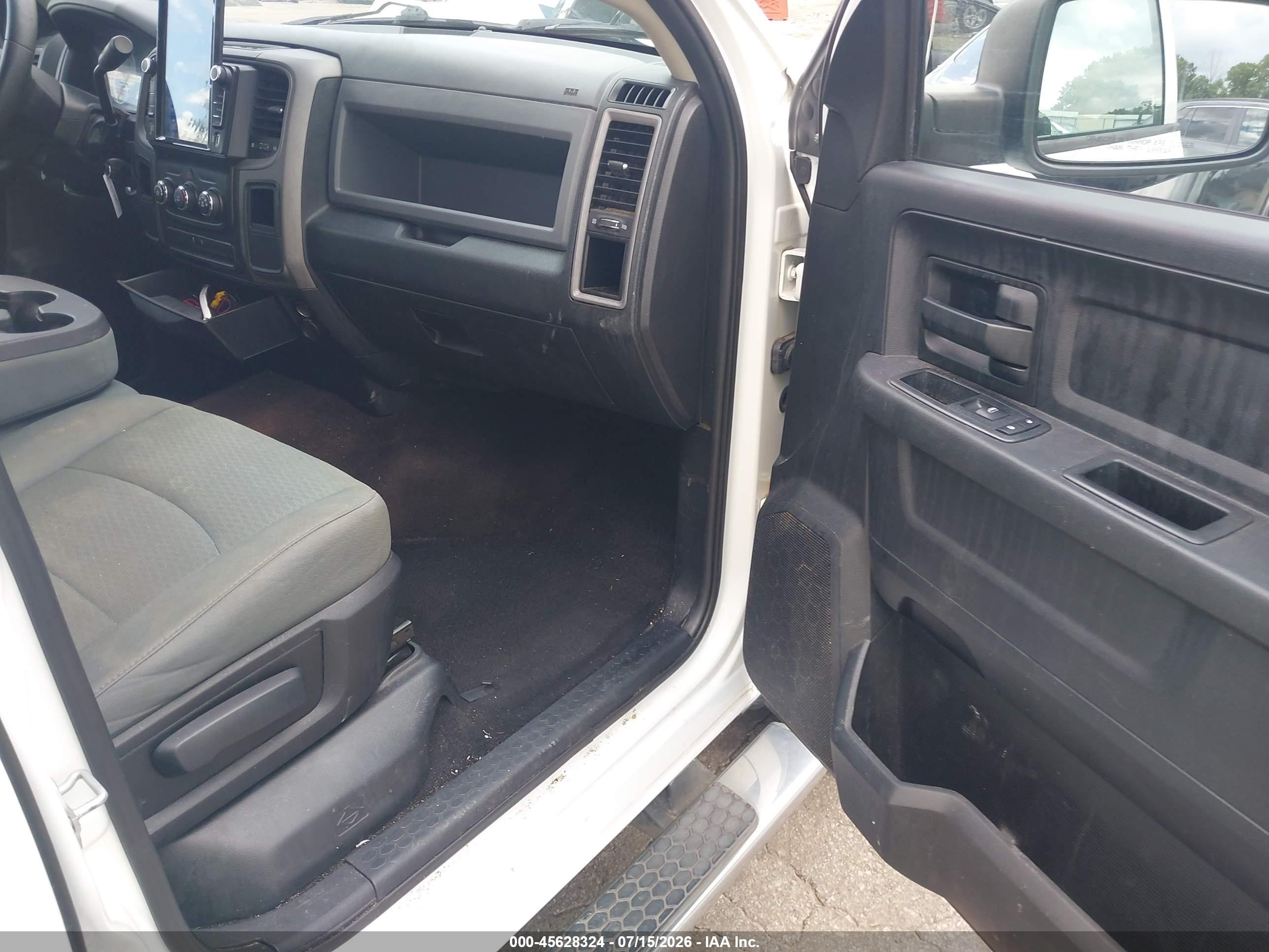2014 Ram 1500 Express White vin: 3C6RR6KT7EG307134
