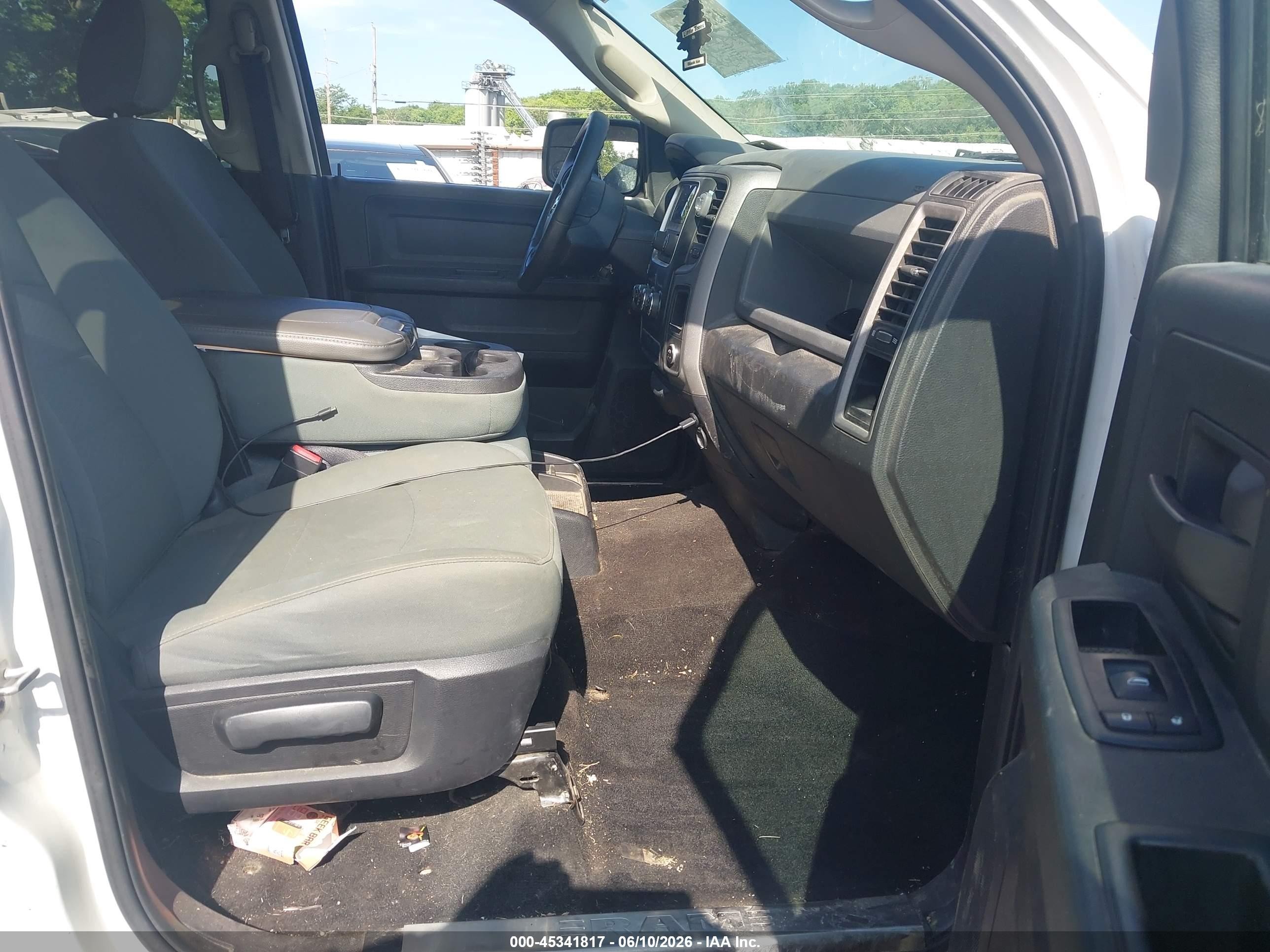2015 Ram 1500 Express White vin: 3C6RR6KT7FG698545