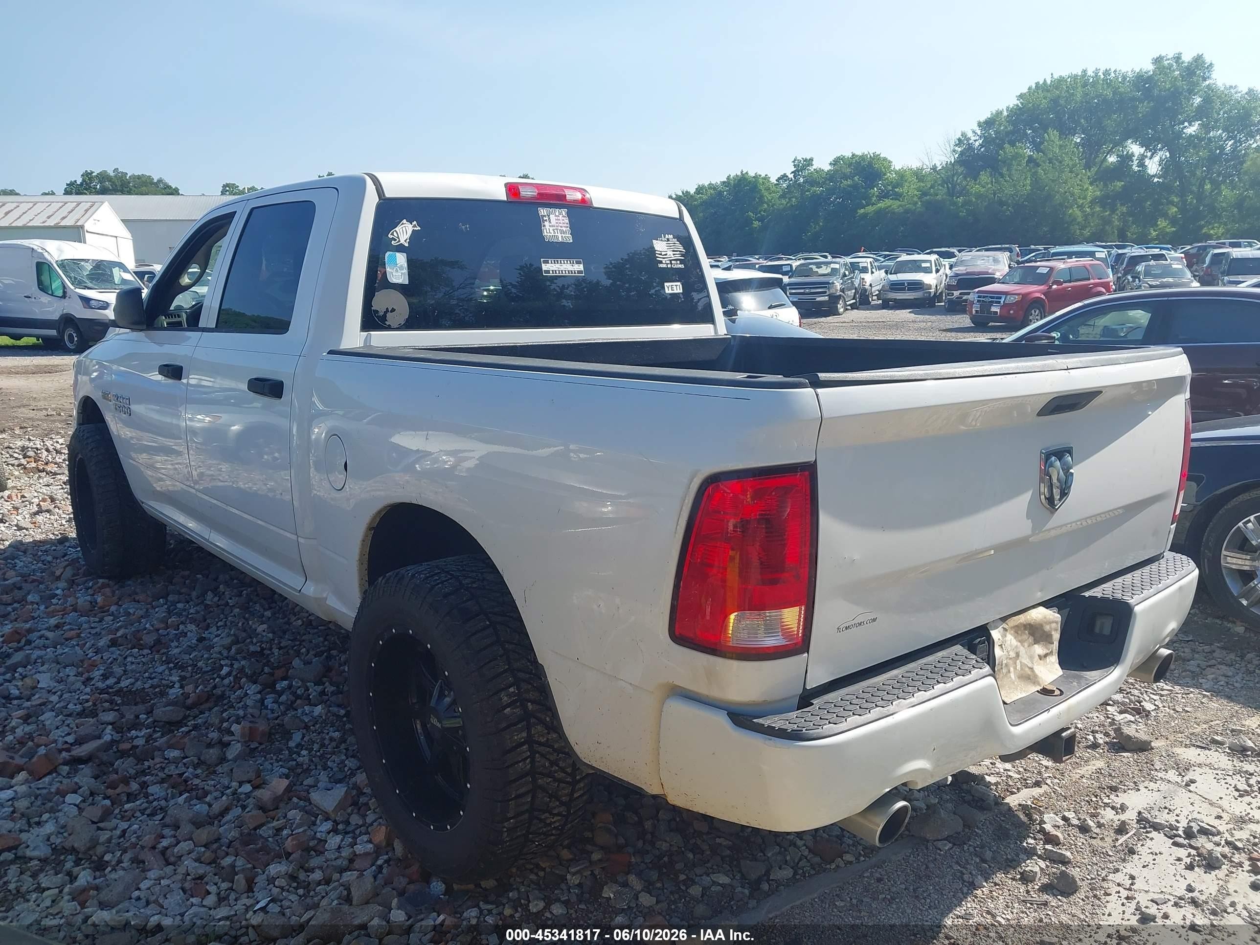 2015 Ram 1500 Express White vin: 3C6RR6KT7FG698545