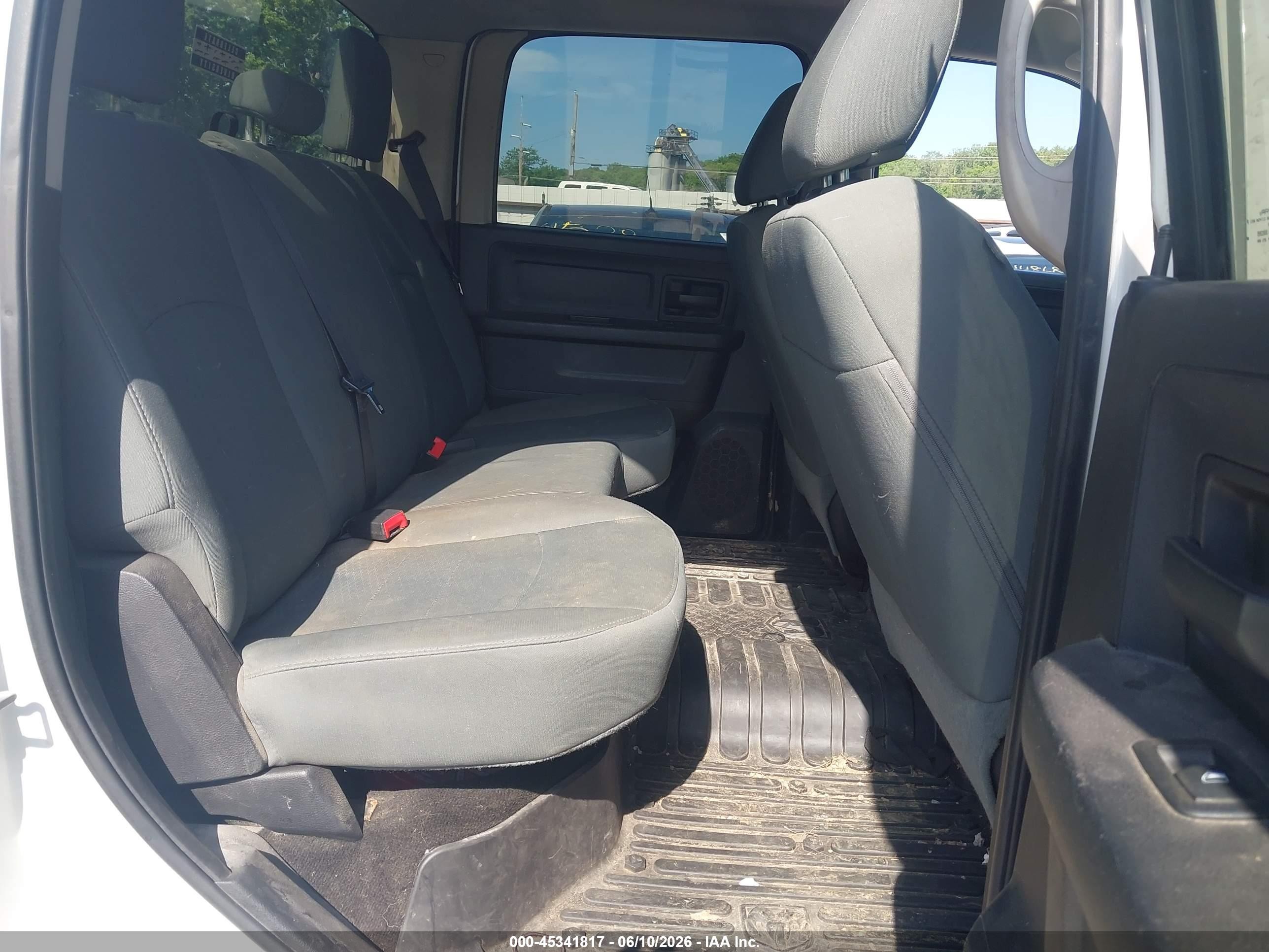 2015 Ram 1500 Express White vin: 3C6RR6KT7FG698545