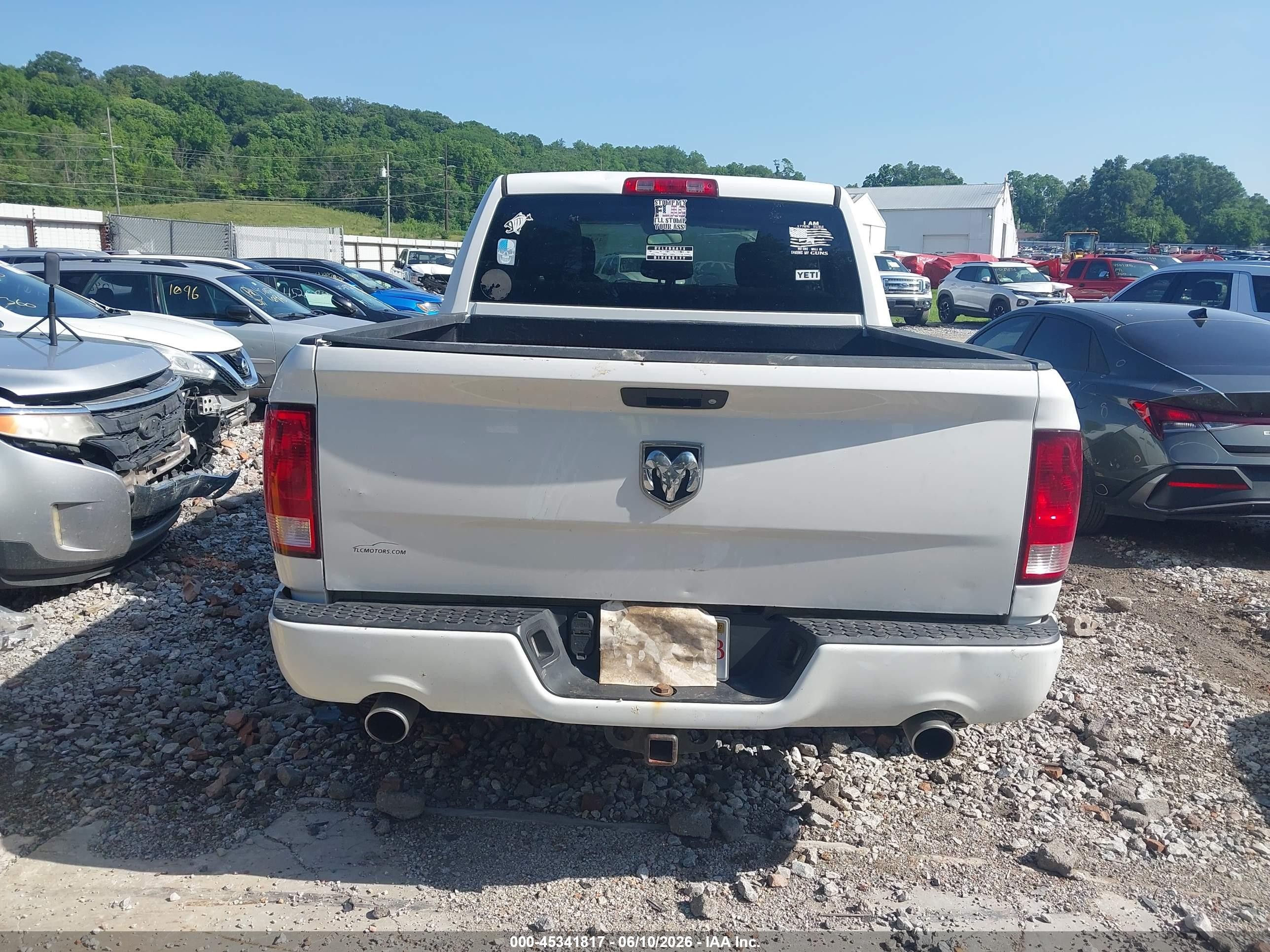 2015 Ram 1500 Express White vin: 3C6RR6KT7FG698545