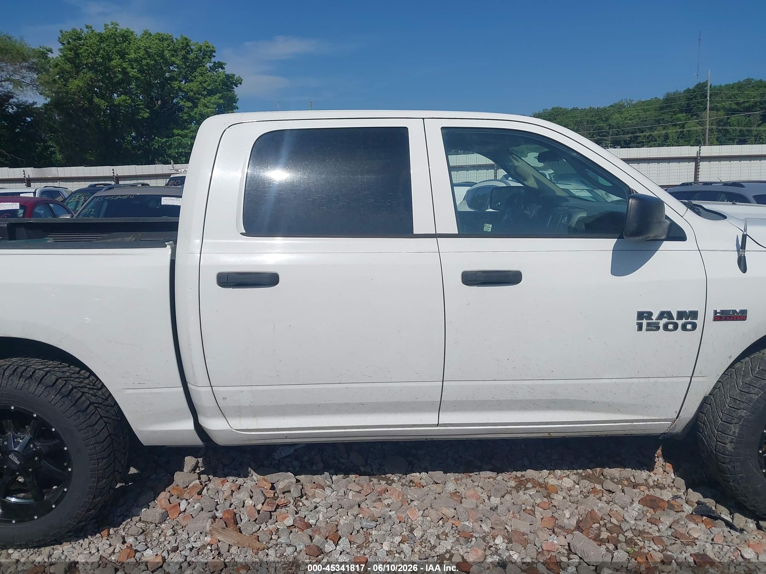 2015 Ram 1500 Express White vin: 3C6RR6KT7FG698545