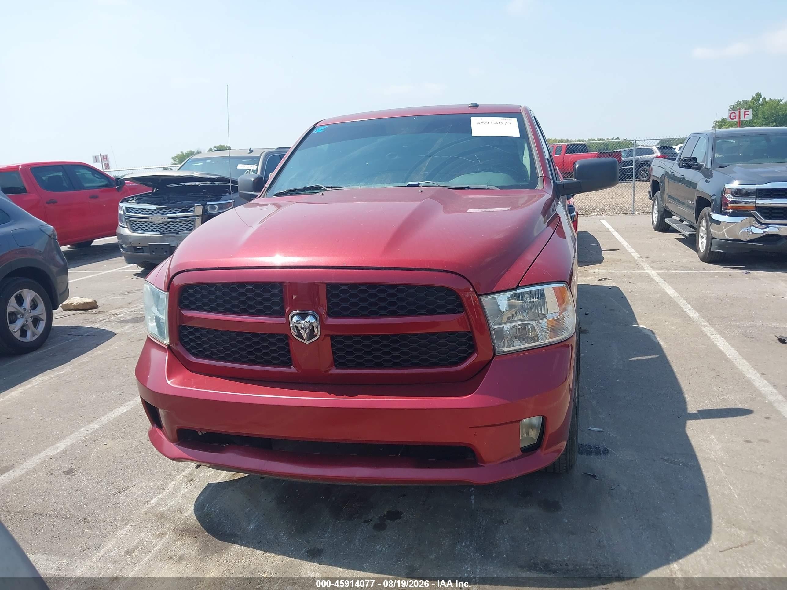 2014 Ram 1500 Express Burgundy vin: 3C6RR6KT9EG219718