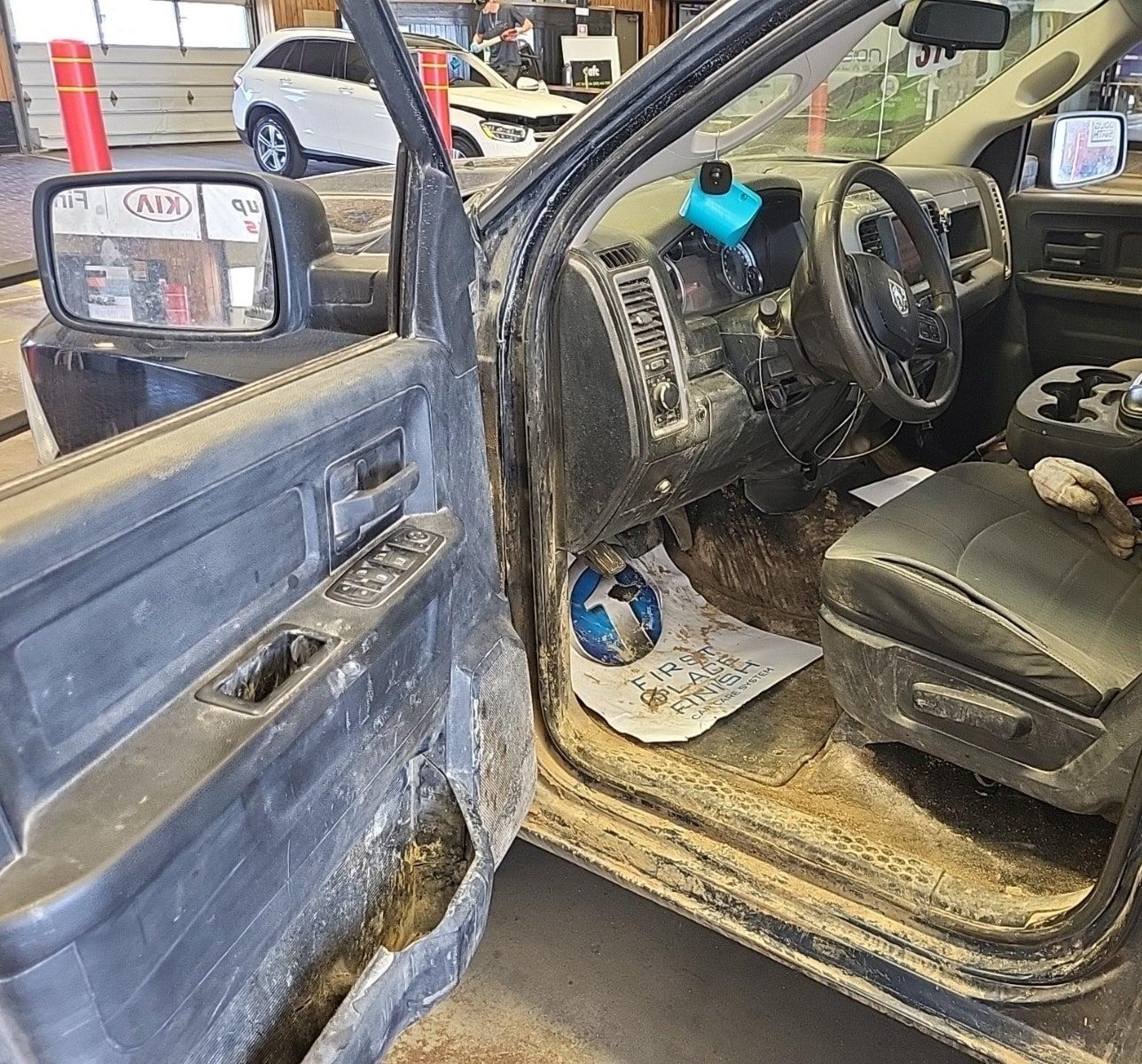 2021 Ram 1500 Classic Tradesman  4x4 5'7 Box Синий vin: 3C6RR7KG1MG665398