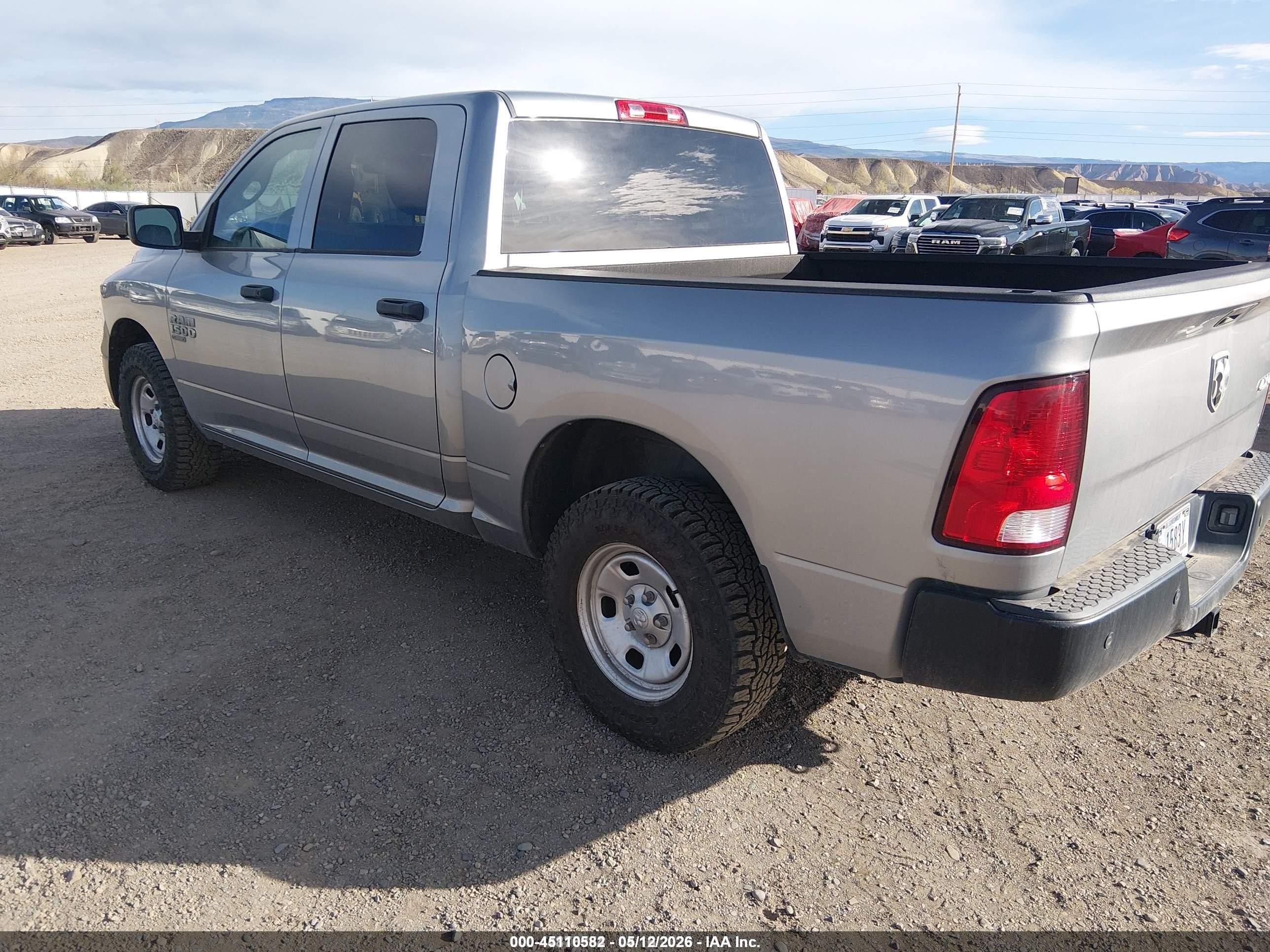 2021 Ram 1500 Classic Tradesman  4x4 5'7 Box Серебряный vin: 3C6RR7KG8MG664104