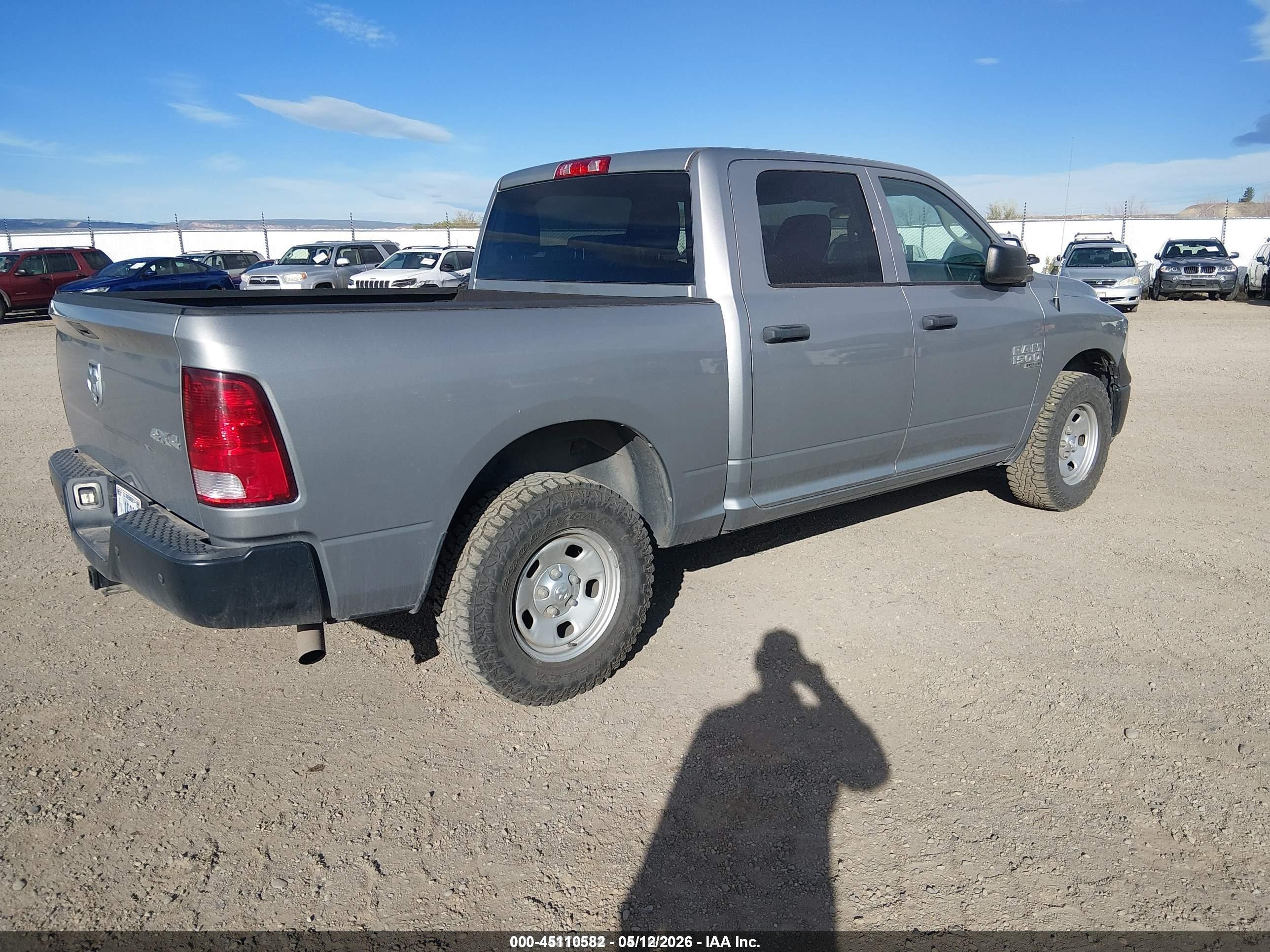 2021 Ram 1500 Classic Tradesman  4x4 5'7 Box Серебряный vin: 3C6RR7KG8MG664104