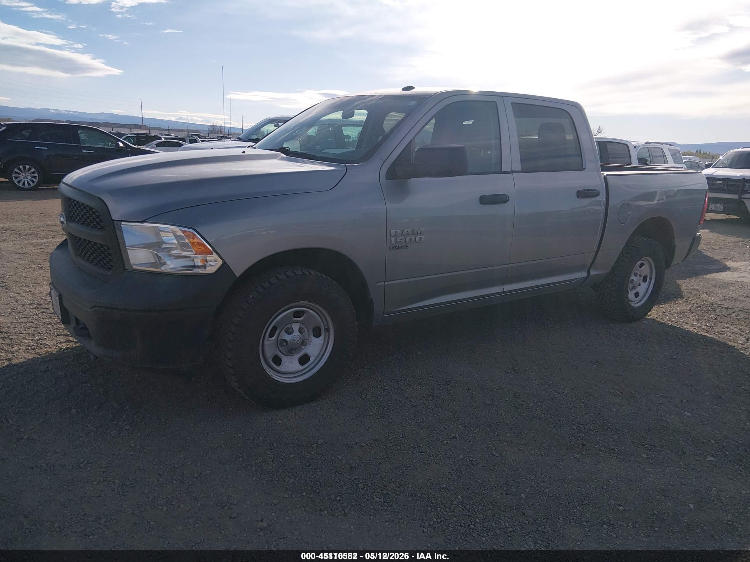2021 Ram 1500 Classic Tradesman  4x4 5'7 Box Серебряный vin: 3C6RR7KG8MG664104