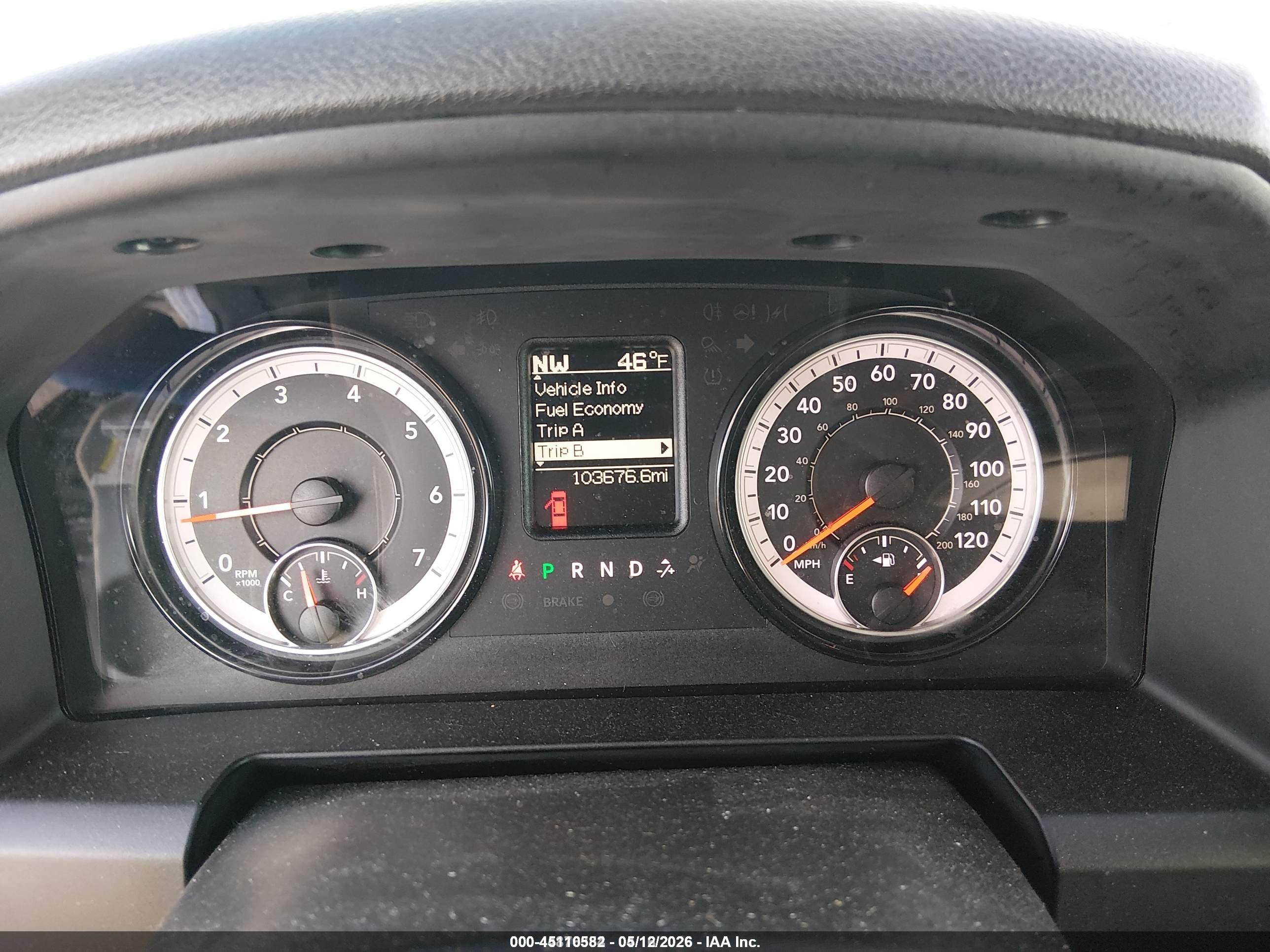 2021 Ram 1500 Classic Tradesman  4x4 5'7 Box Серебряный vin: 3C6RR7KG8MG664104