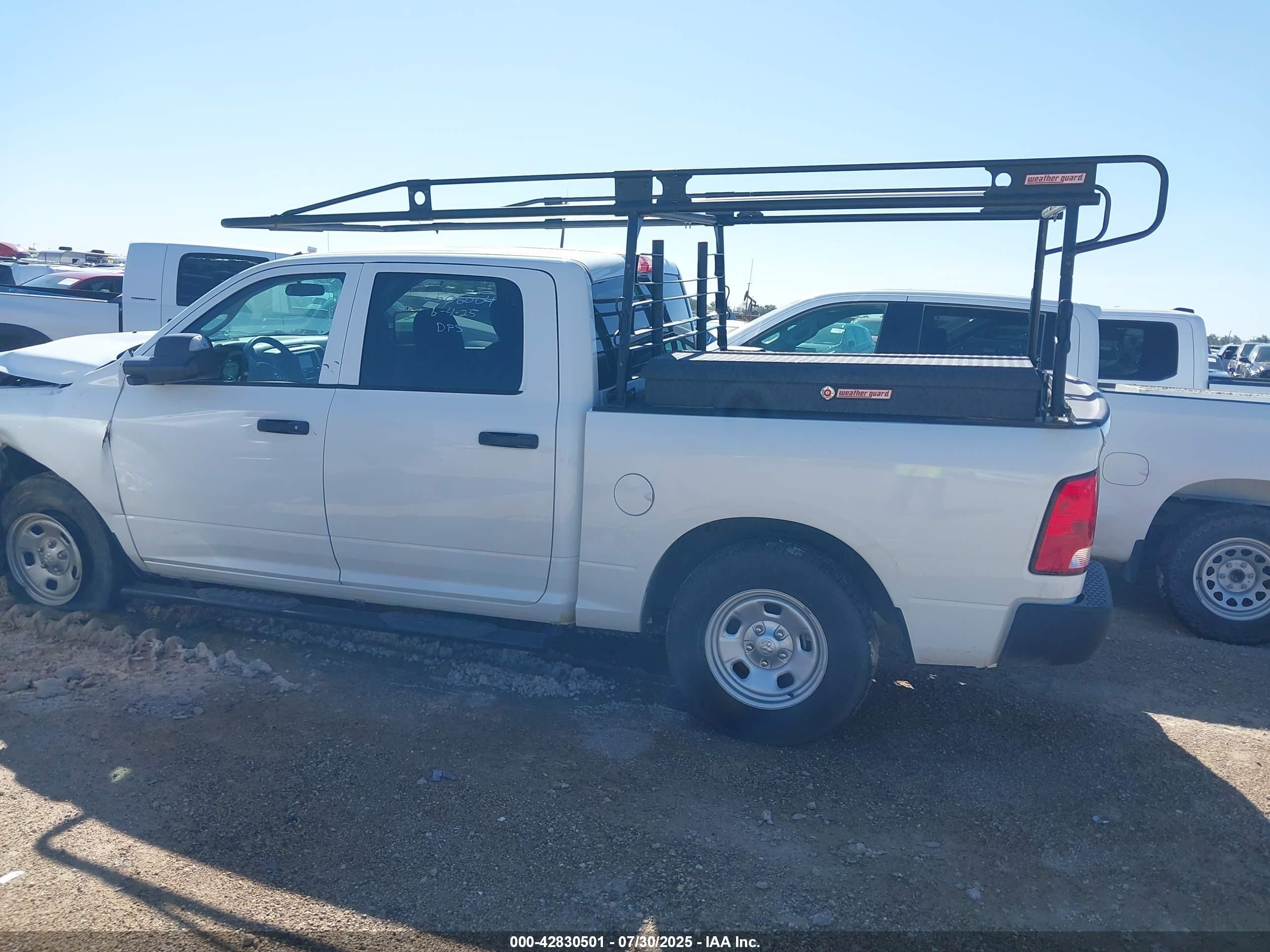 2022 Ram 1500 Classic Tradesman  4x4 5'7 Box Белый vin: 3C6RR7KGXNG302129