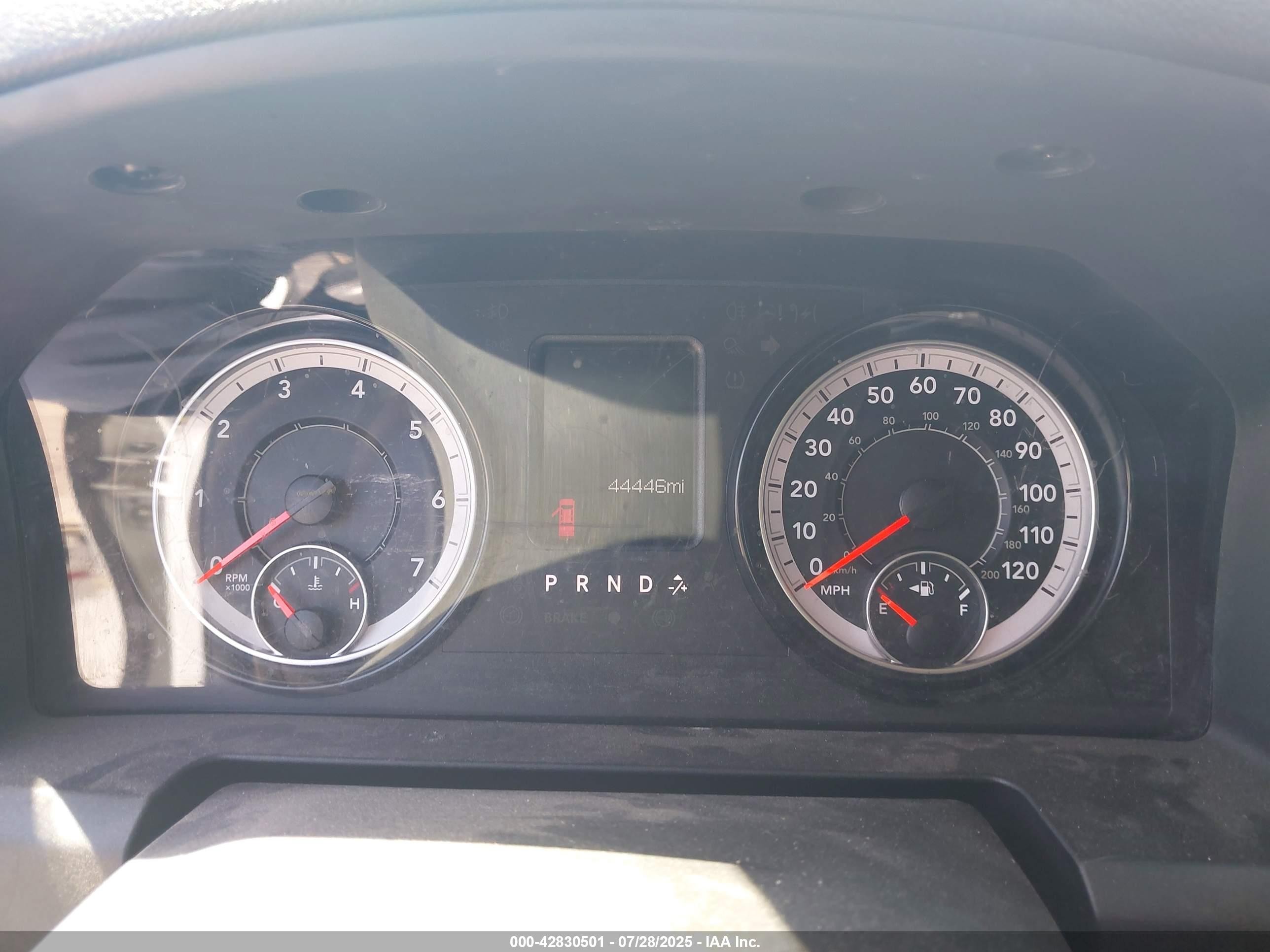 2022 Ram 1500 Classic Tradesman  4x4 5'7 Box Белый vin: 3C6RR7KGXNG302129