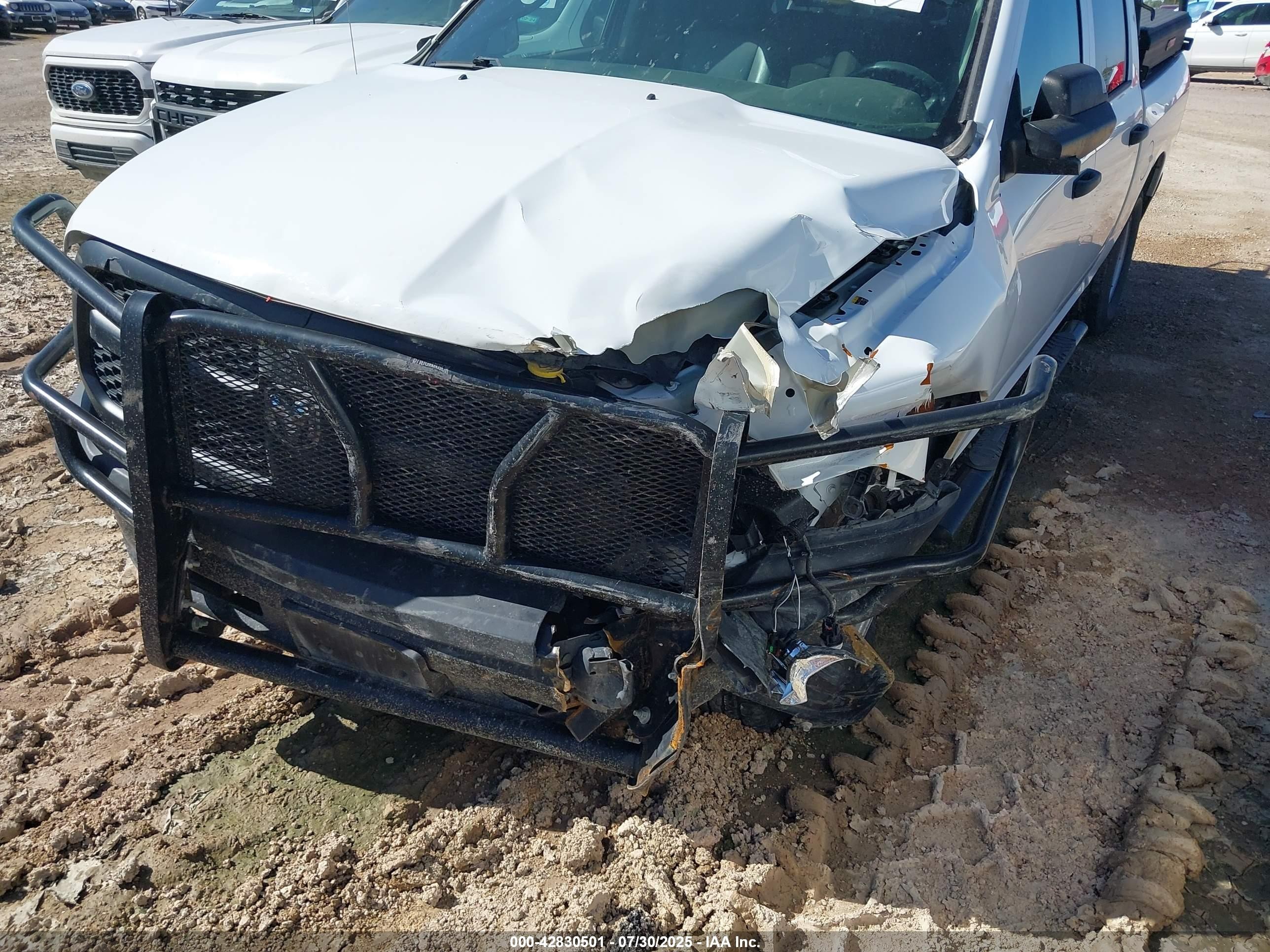 2022 Ram 1500 Classic Tradesman  4x4 5'7 Box Белый vin: 3C6RR7KGXNG302129