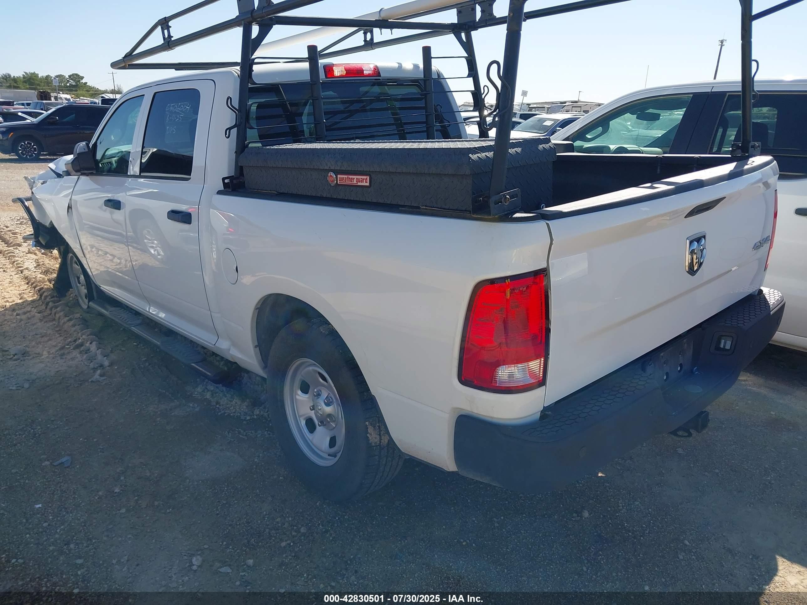 2022 Ram 1500 Classic Tradesman  4x4 5'7 Box Белый vin: 3C6RR7KGXNG302129
