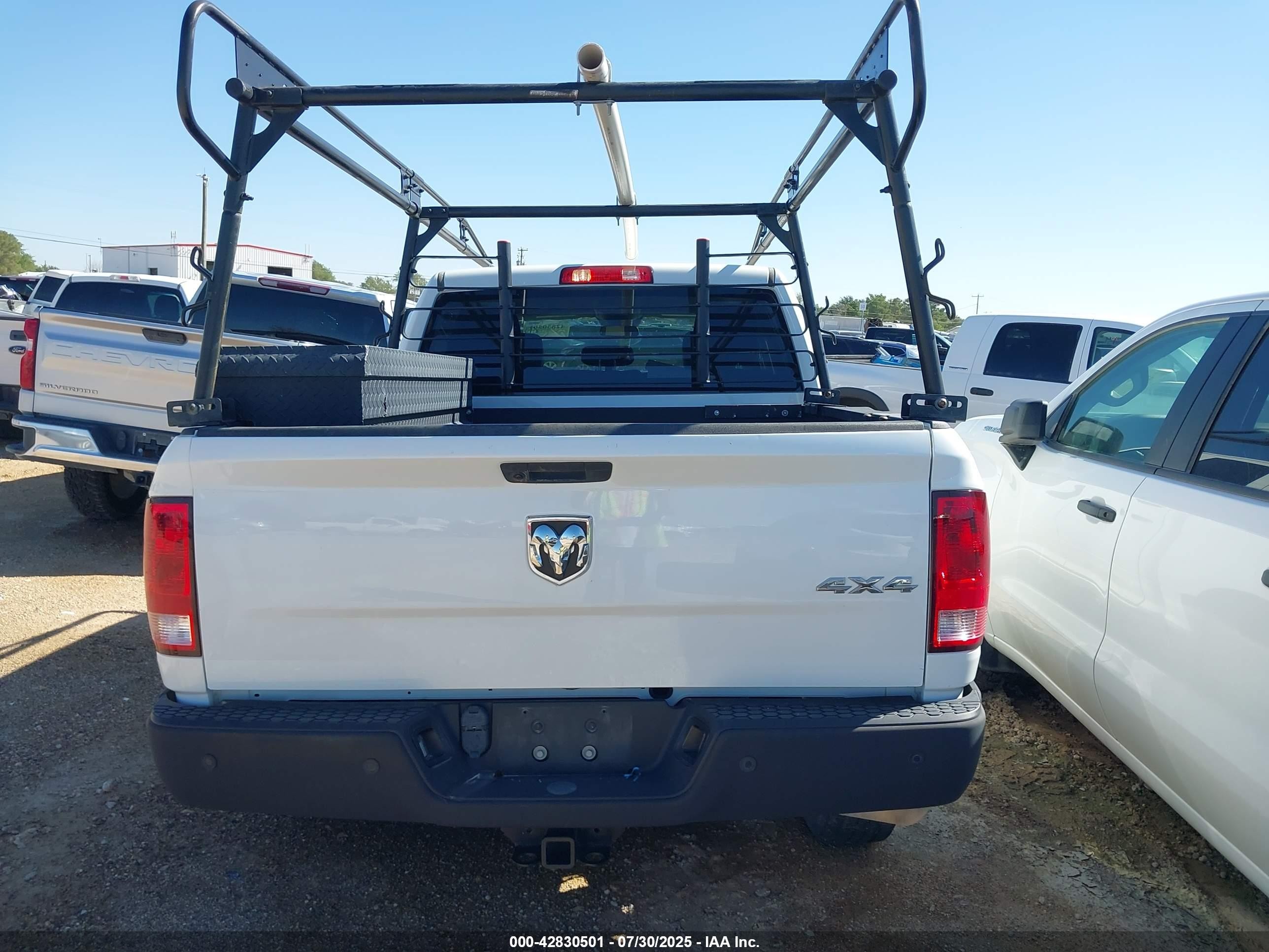 2022 Ram 1500 Classic Tradesman  4x4 5'7 Box Белый vin: 3C6RR7KGXNG302129