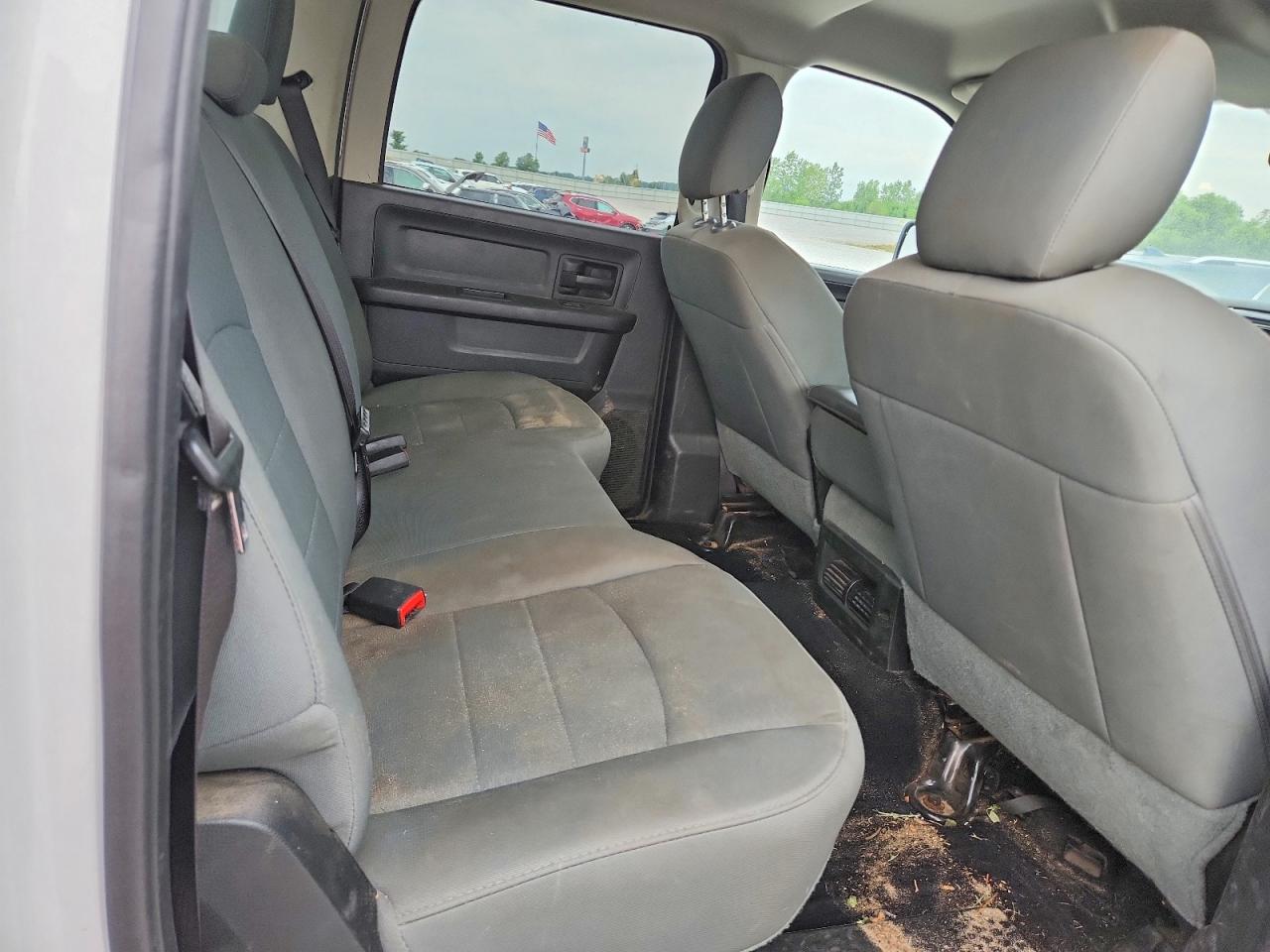 2015 Ram 1500 St Белый vin: 3C6RR7KT1FG532110