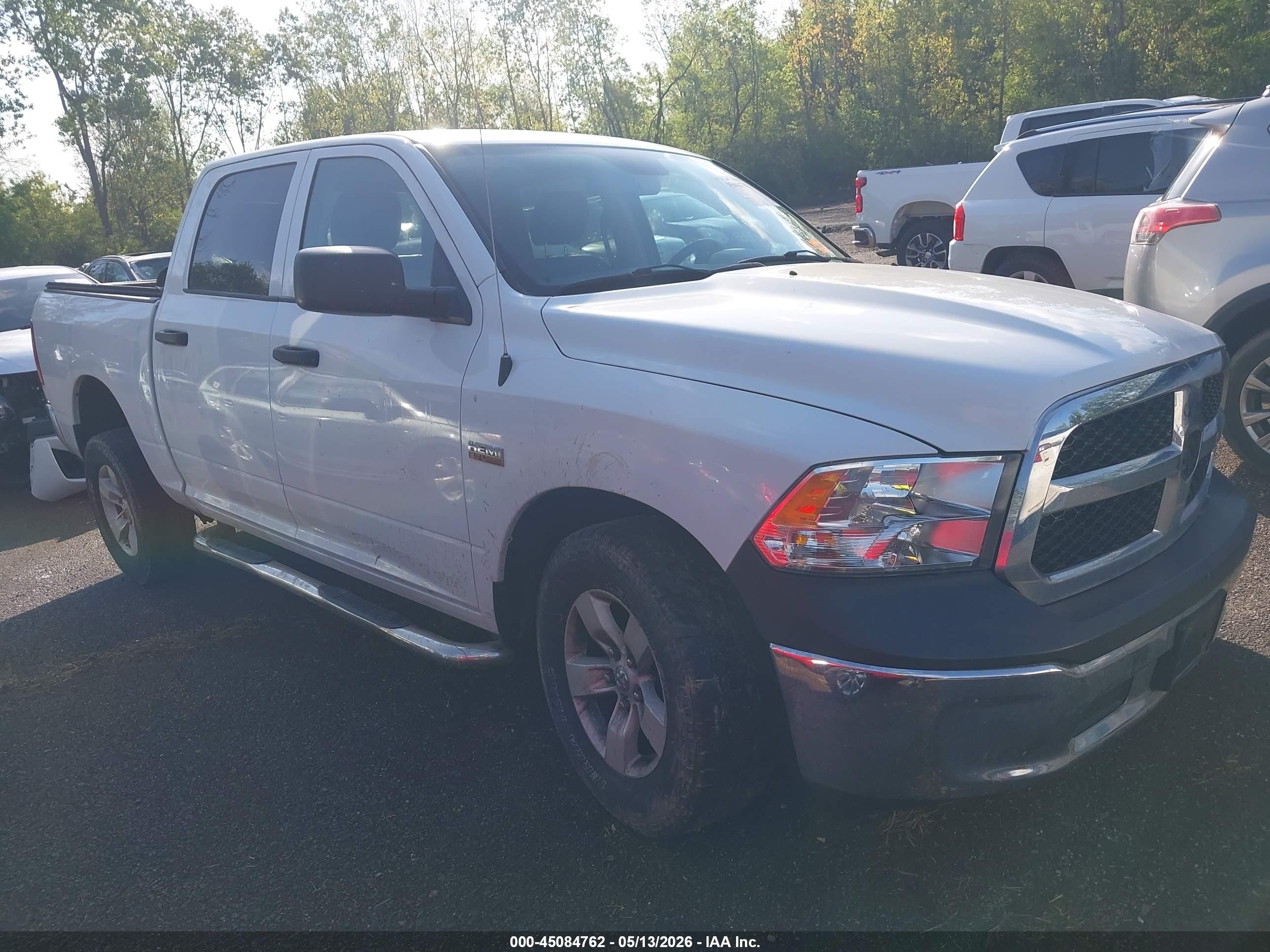 2018 Ram 1500 Tradesman  4x4 5'7 Box White vin: 3C6RR7KT3JG171939