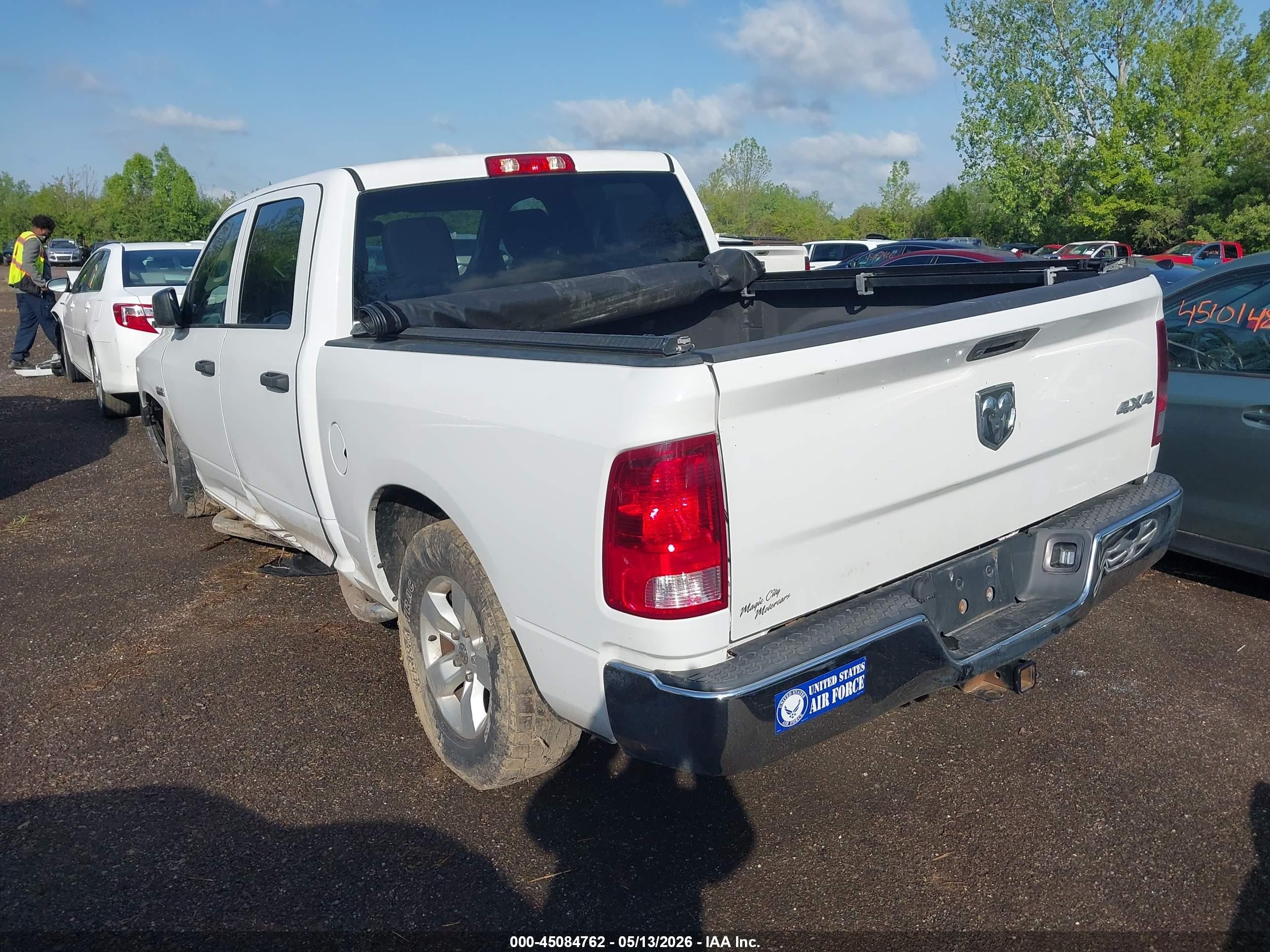 2018 Ram 1500 Tradesman  4x4 5'7 Box White vin: 3C6RR7KT3JG171939