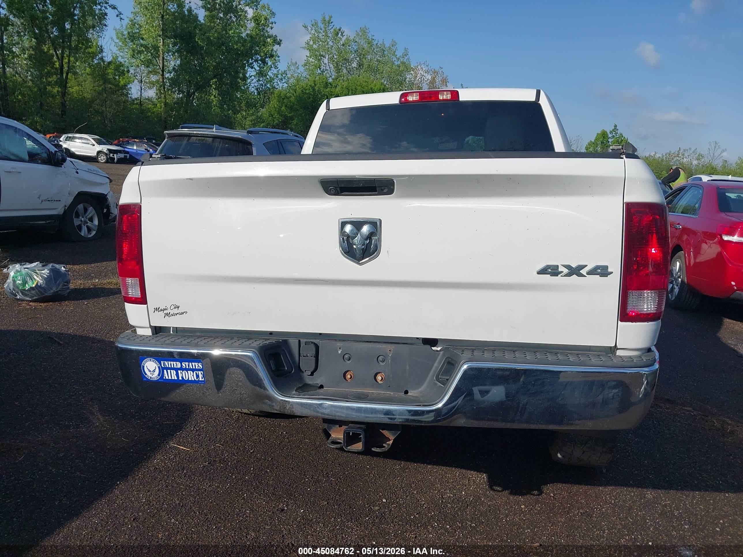 2018 Ram 1500 Tradesman  4x4 5'7 Box White vin: 3C6RR7KT3JG171939