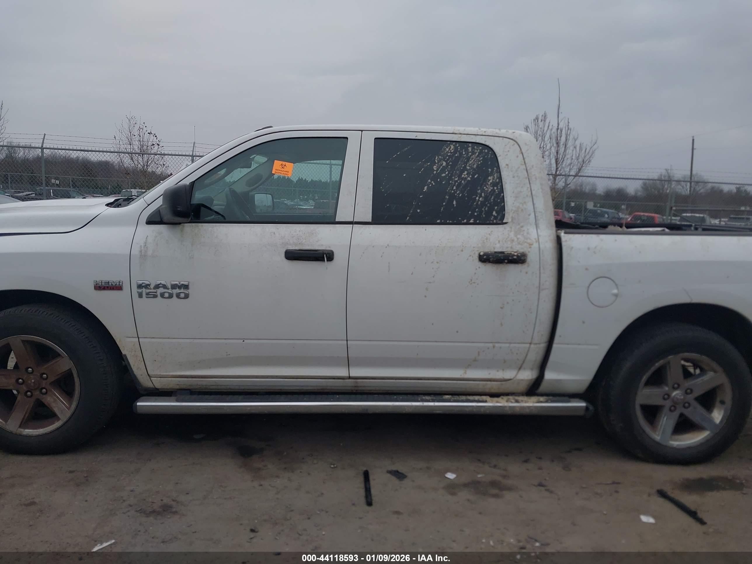 2014 Ram 1500 Express White vin: 3C6RR7KT6EG215227