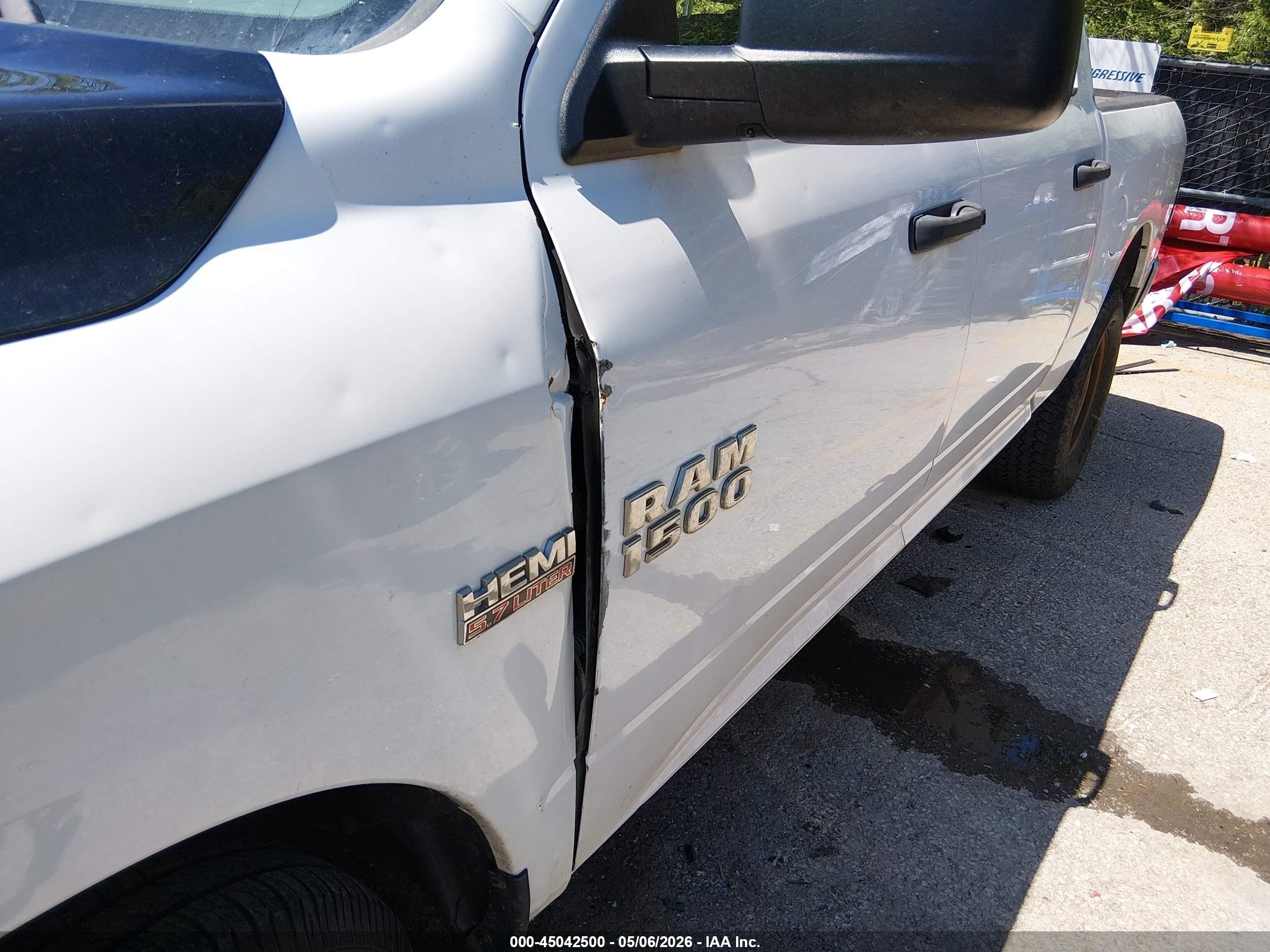 2015 Ram 1500 Tradesman White vin: 3C6RR7KT6FG635944