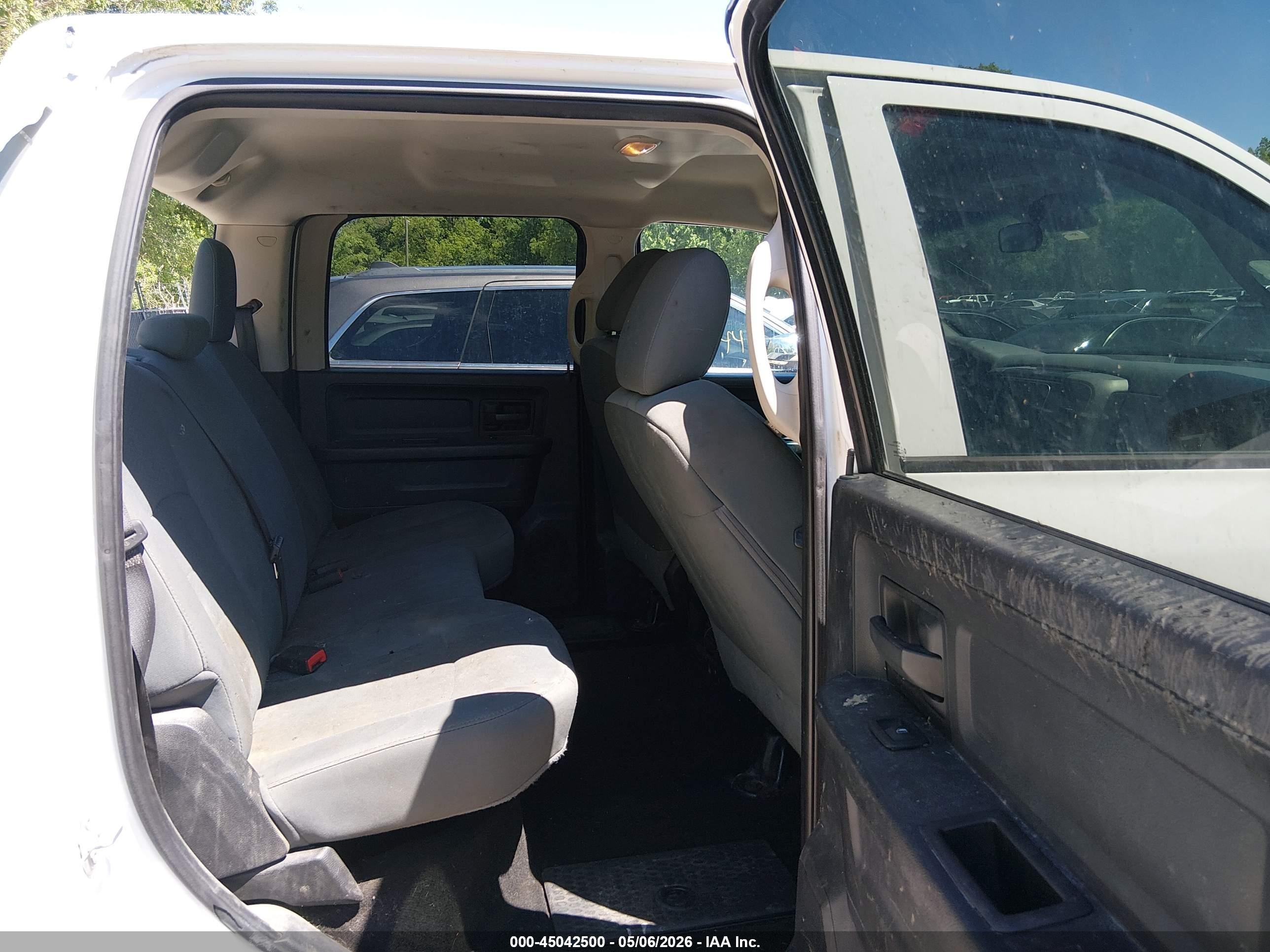 2015 Ram 1500 Tradesman White vin: 3C6RR7KT6FG635944