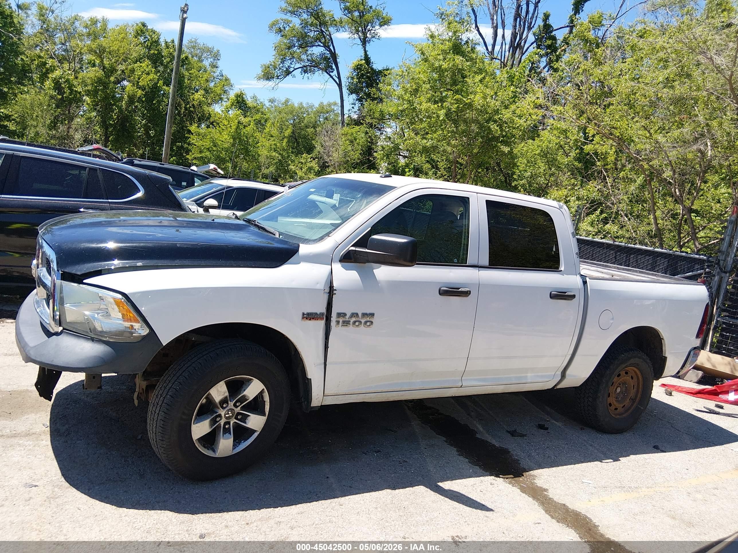 2015 Ram 1500 Tradesman White vin: 3C6RR7KT6FG635944