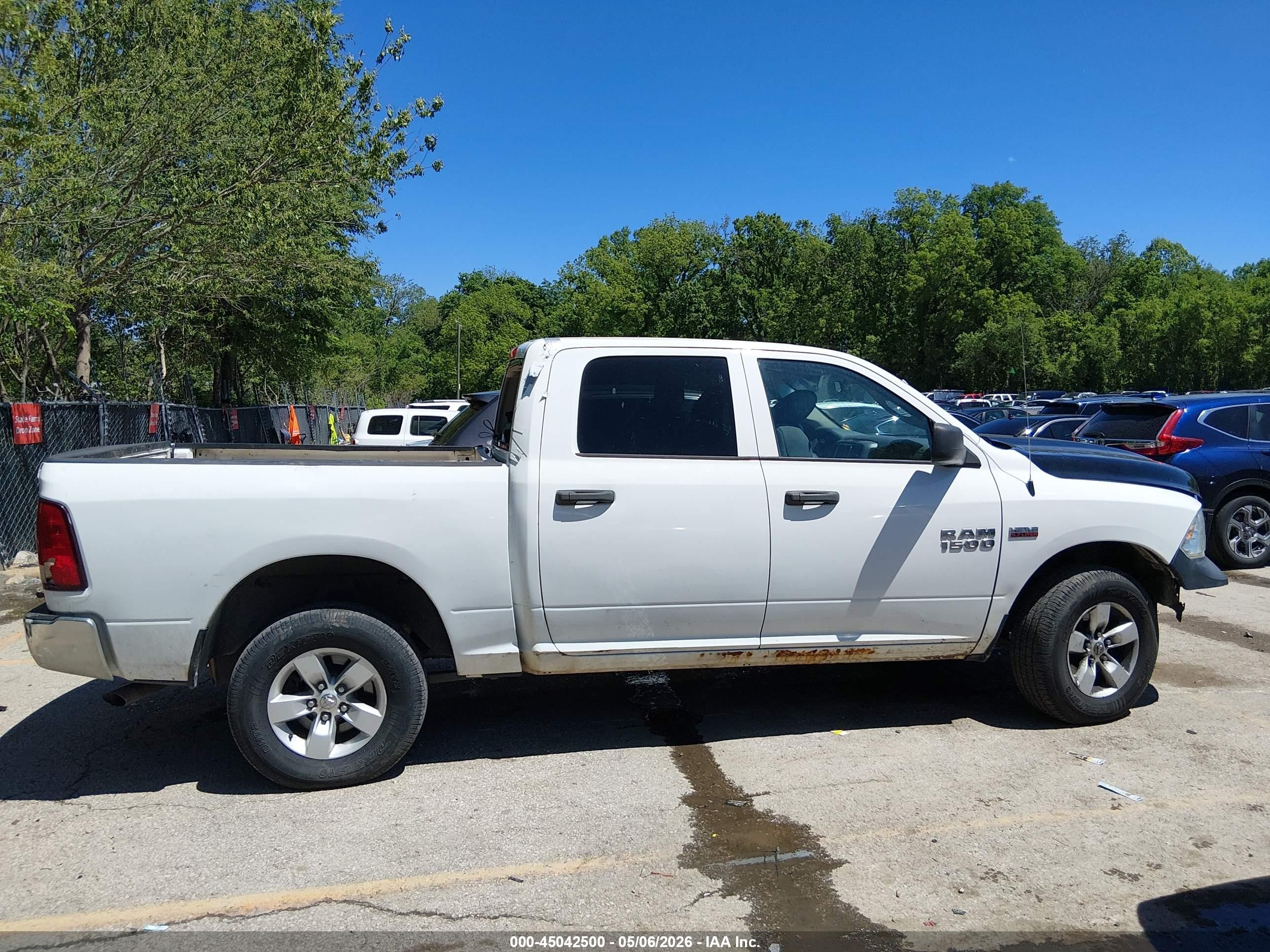 2015 Ram 1500 Tradesman White vin: 3C6RR7KT6FG635944
